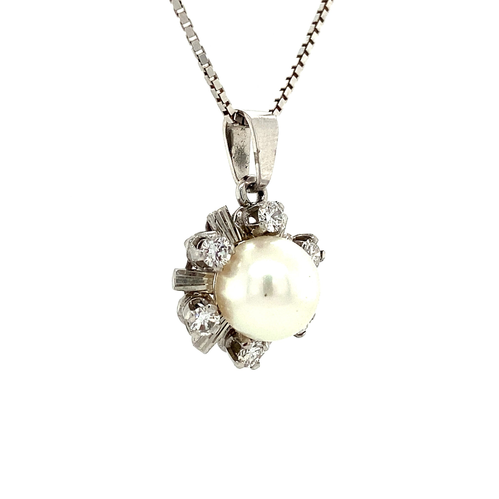 Witgouden entourage hanger met diamant en parel 18 krt