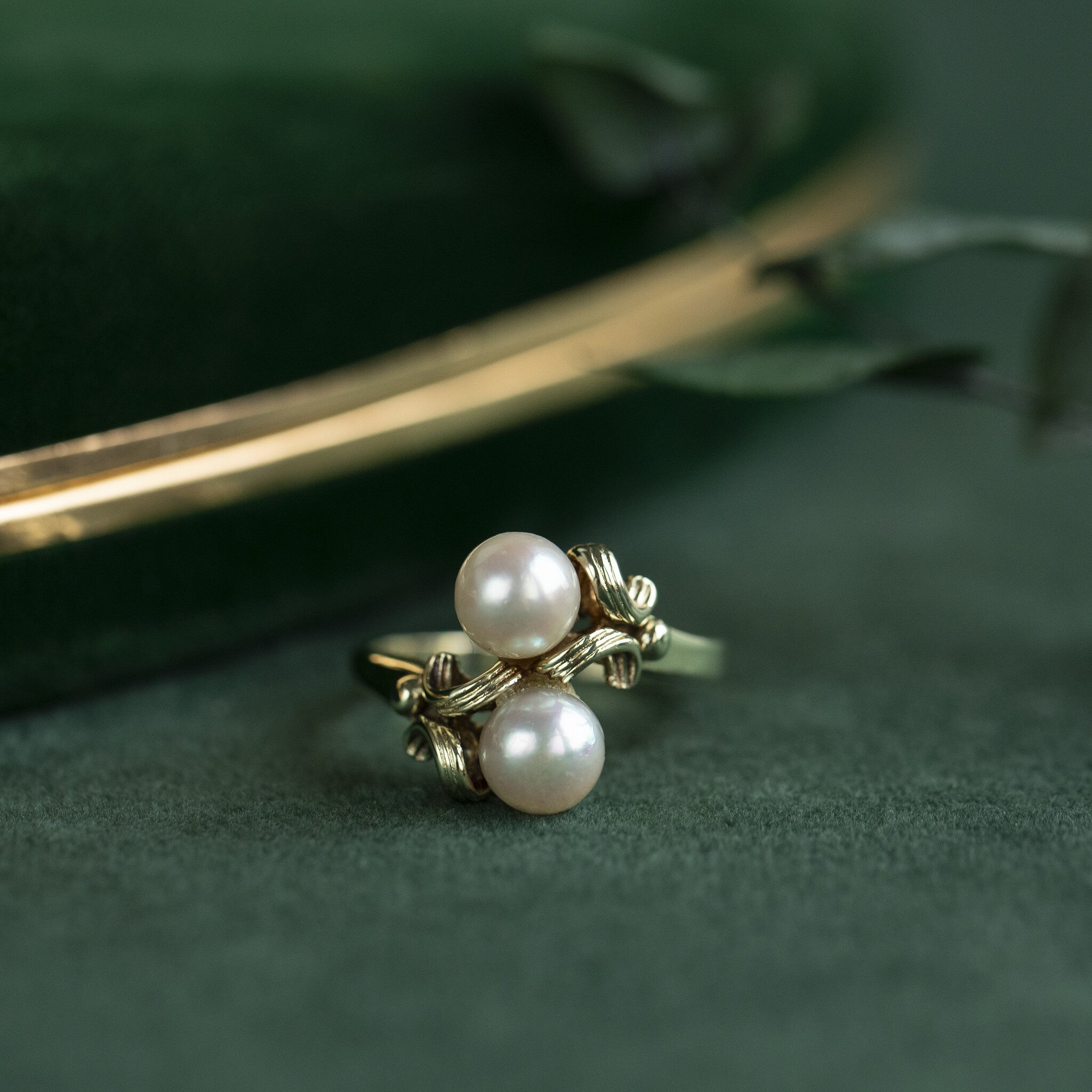 14 kt gold ring with pearls