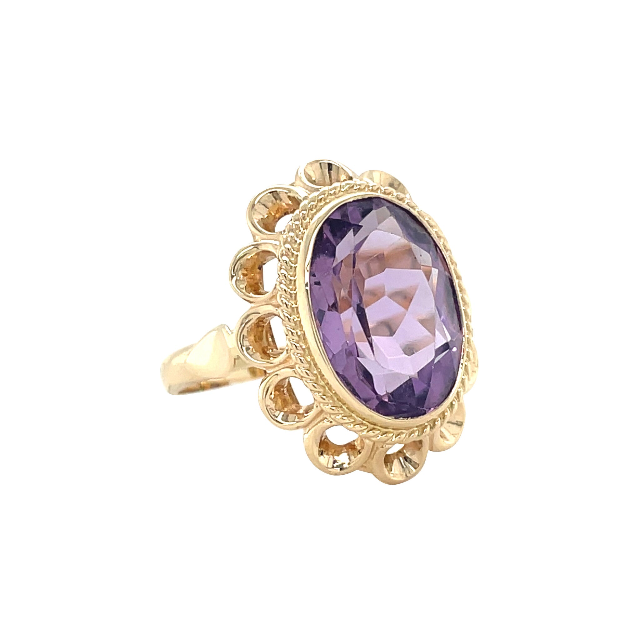 Golden vintage ring with amethyst 14 kt