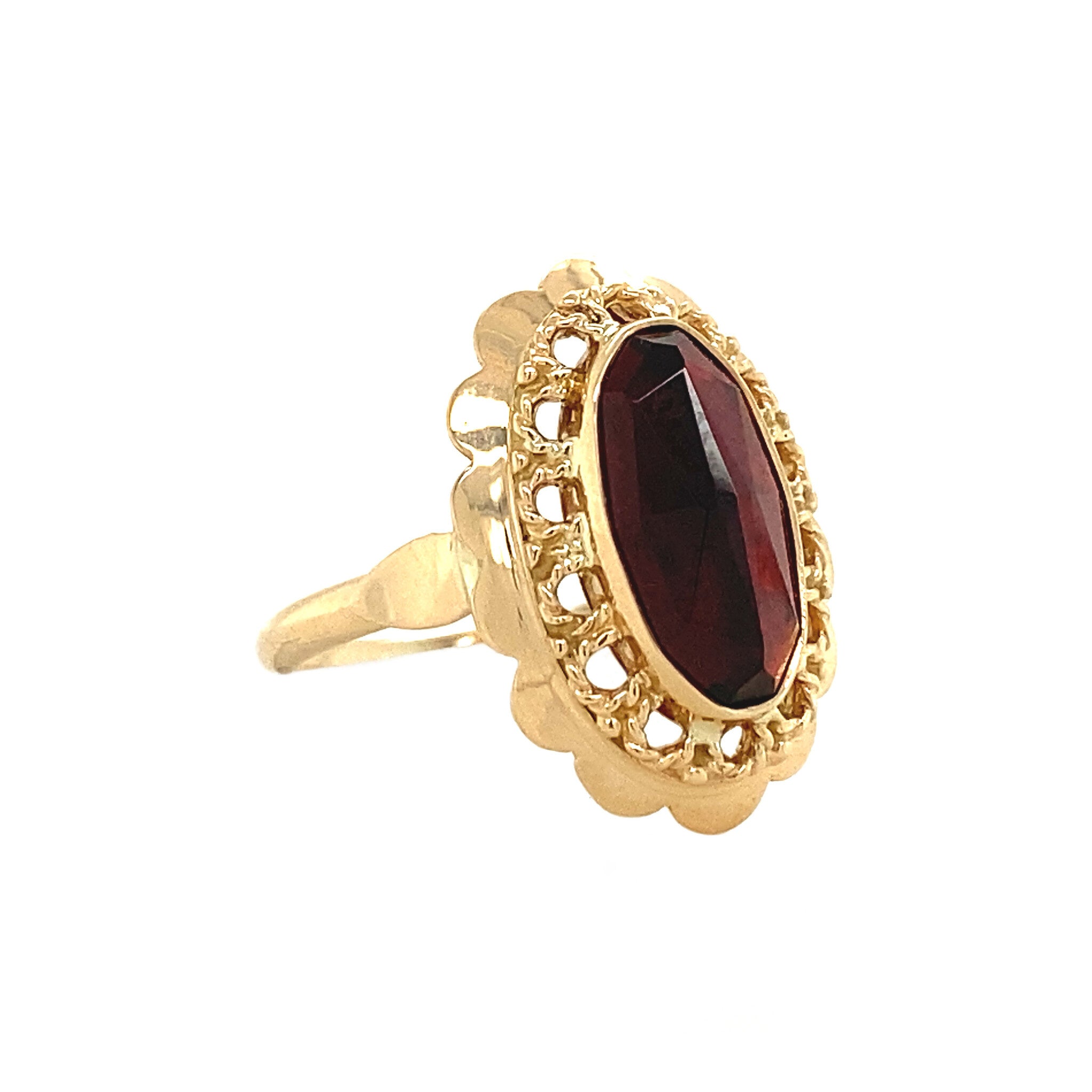 14 kt gold ring with garnet