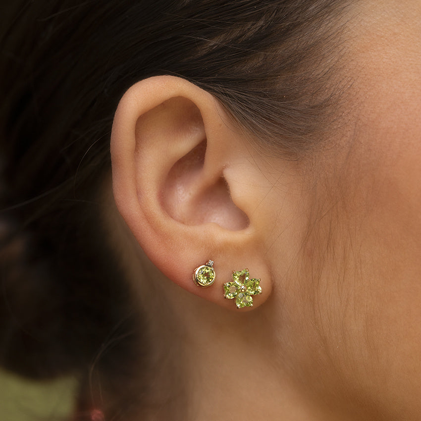 Oorbellen met peridoot en diamant 9 kt