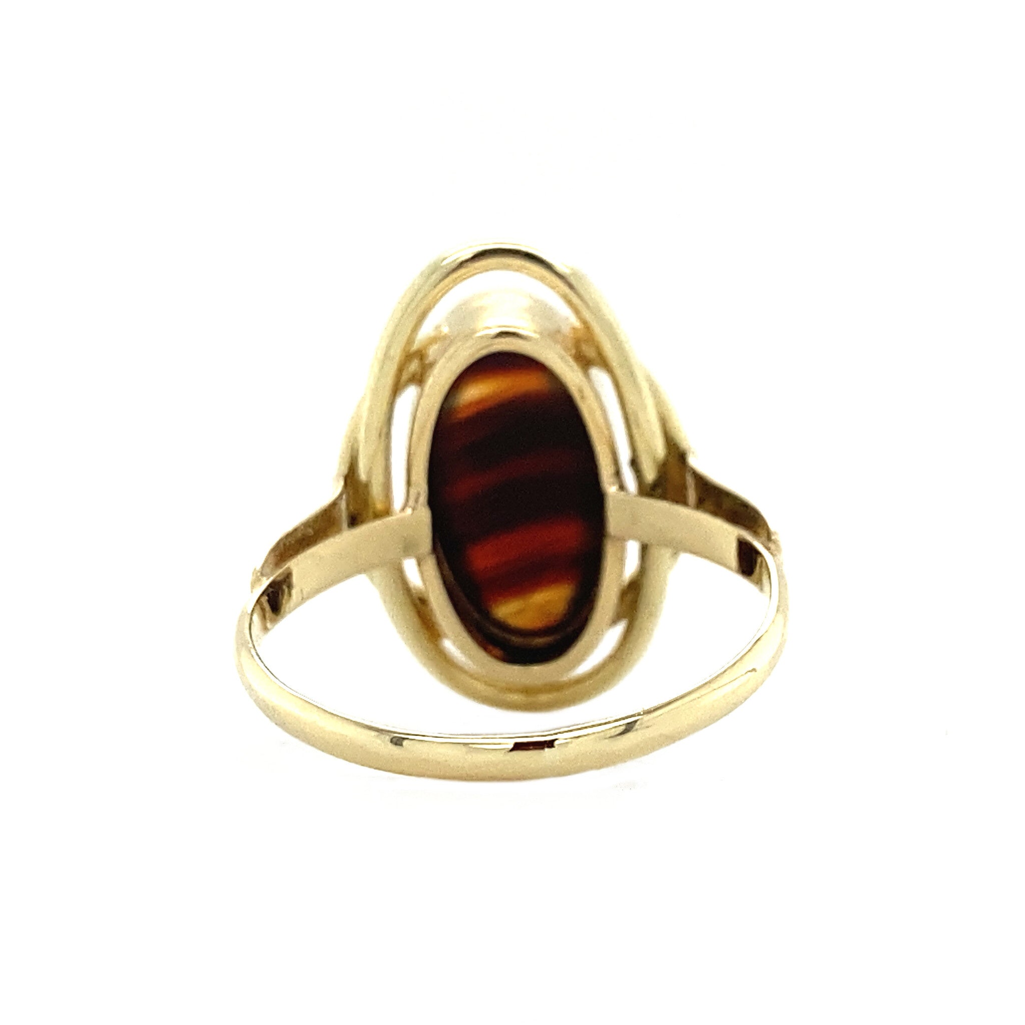 Gold ring with banded agate, 14 kt