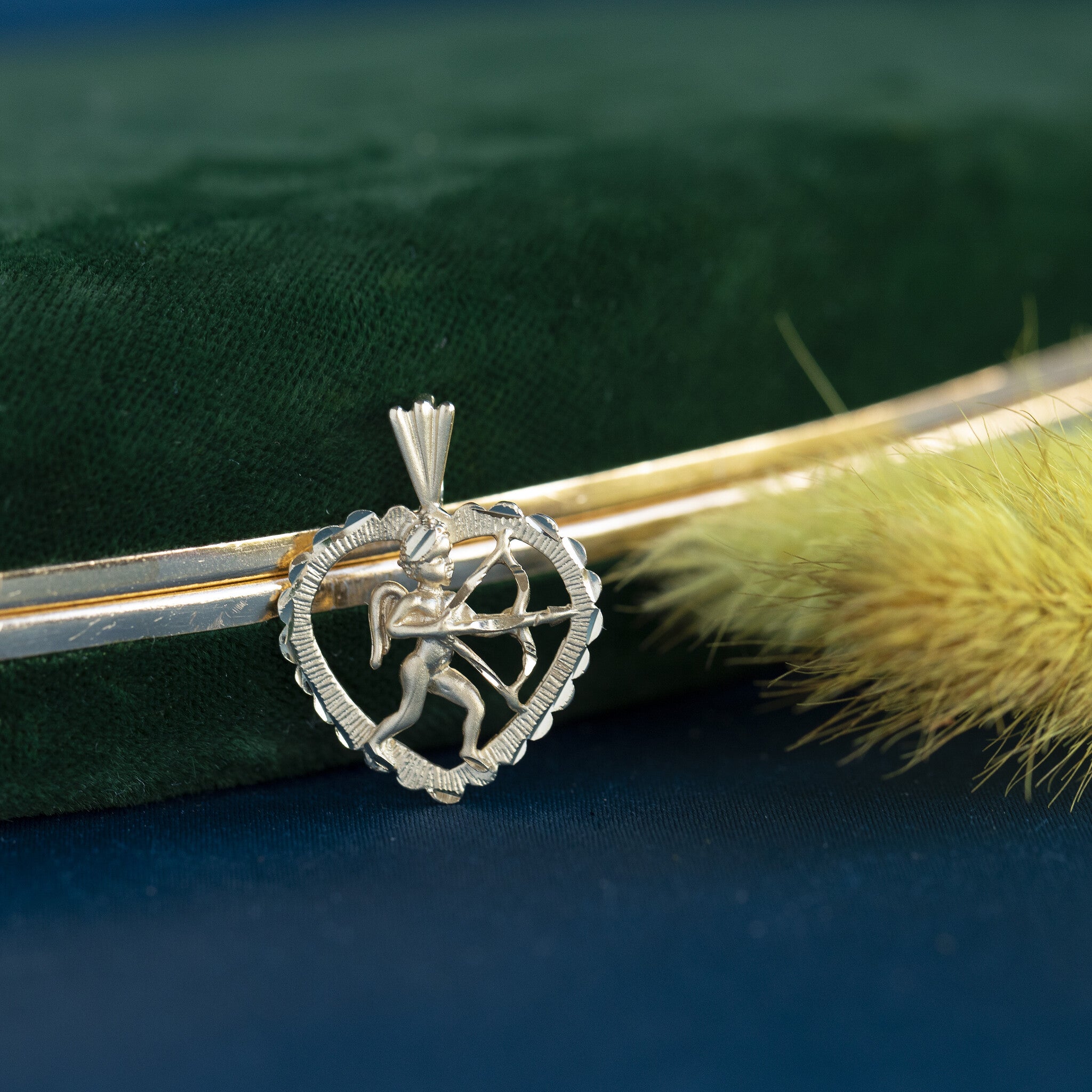 14 kt gold heart pendant with Cupid