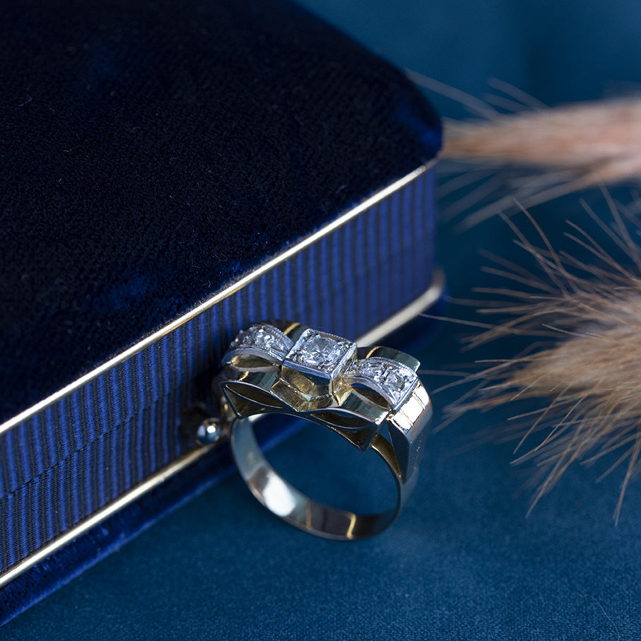 Tricolour gold ring with a bow and diamond, 18 kt 950