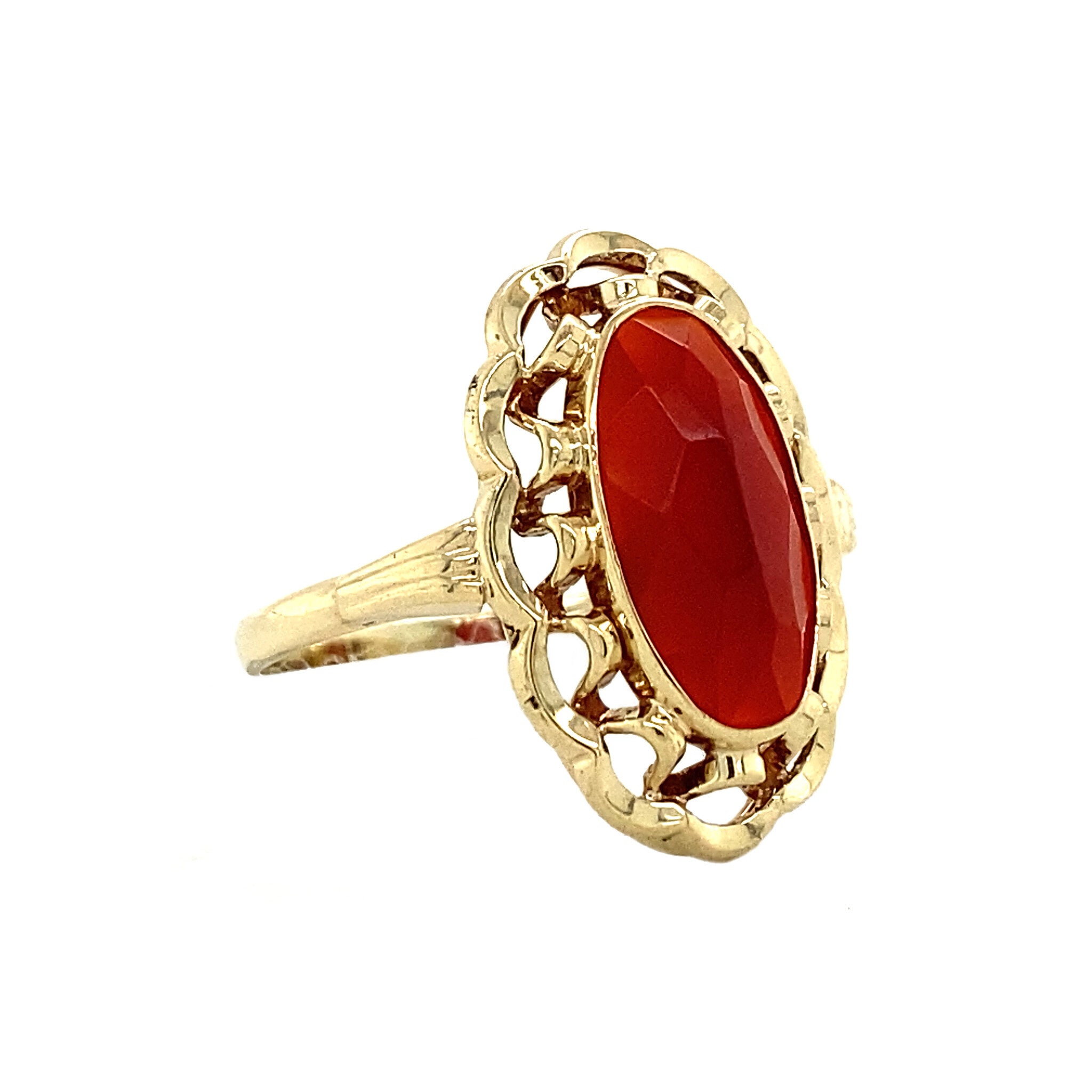 Gold ring with carnelian 14 kt