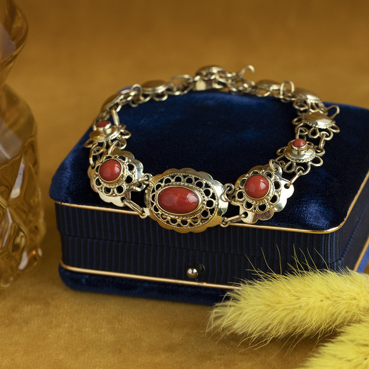 Gouden vintage armband met bloedkoraal 14 krt