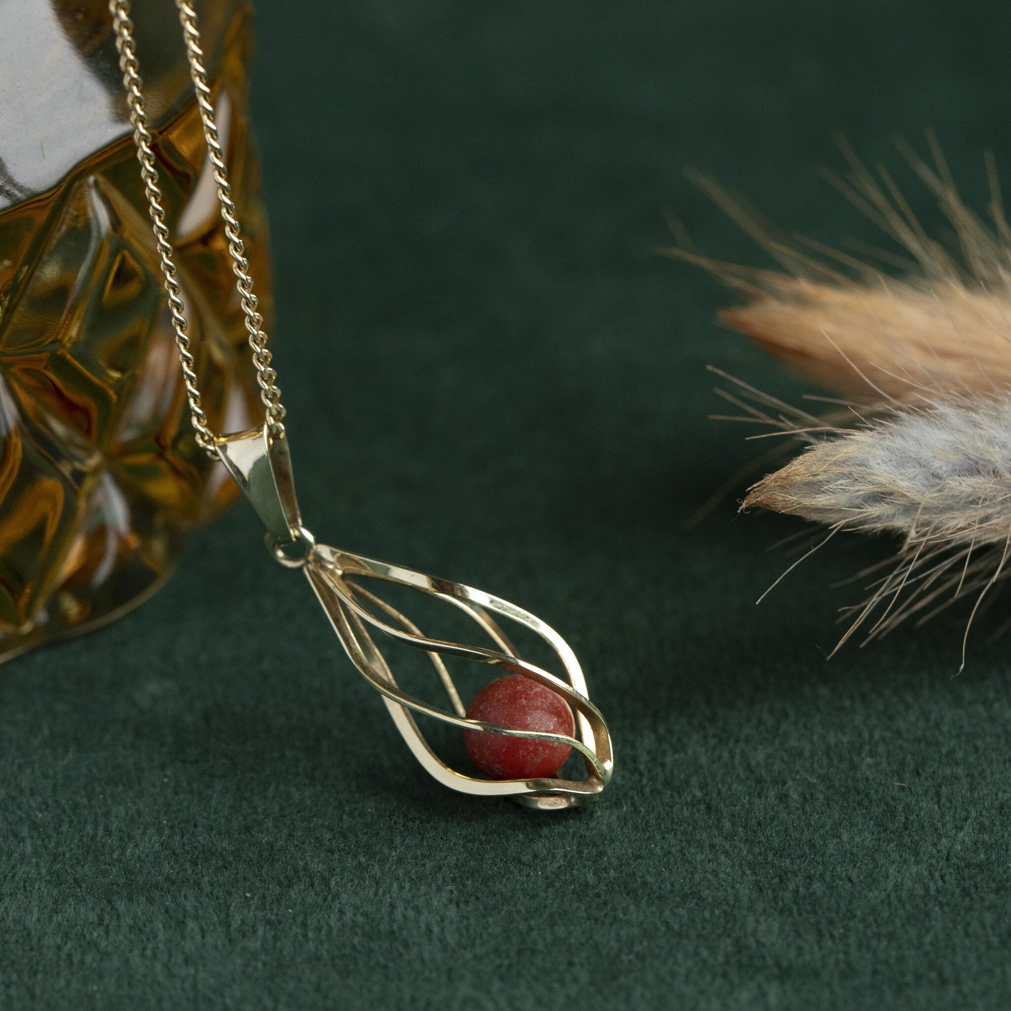 Gouden hanger met bloedkoraal 14 krt