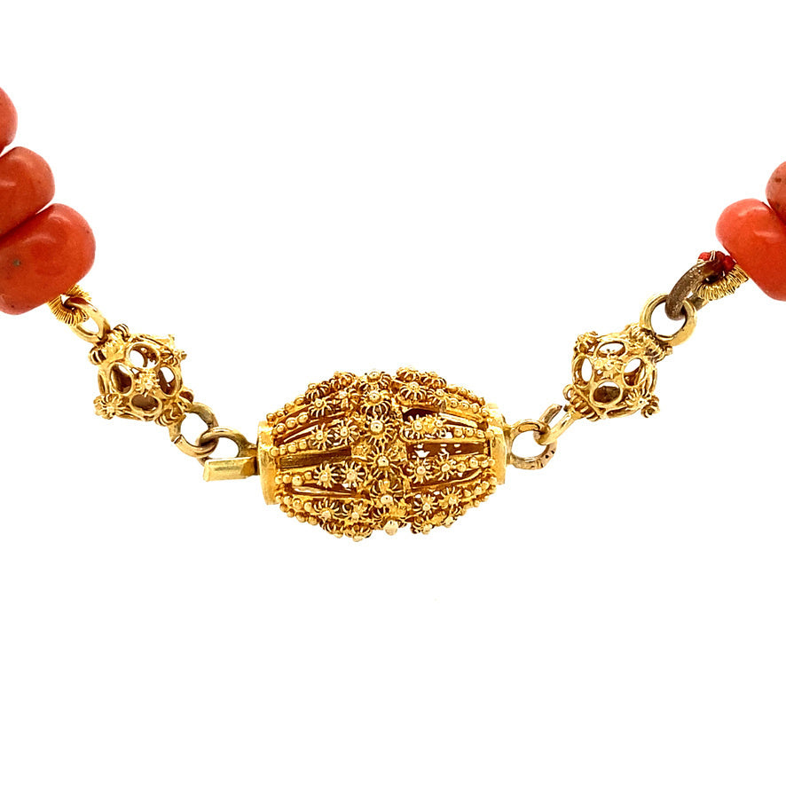 Bloedkoraal collier met gouden sluiting 14 krt