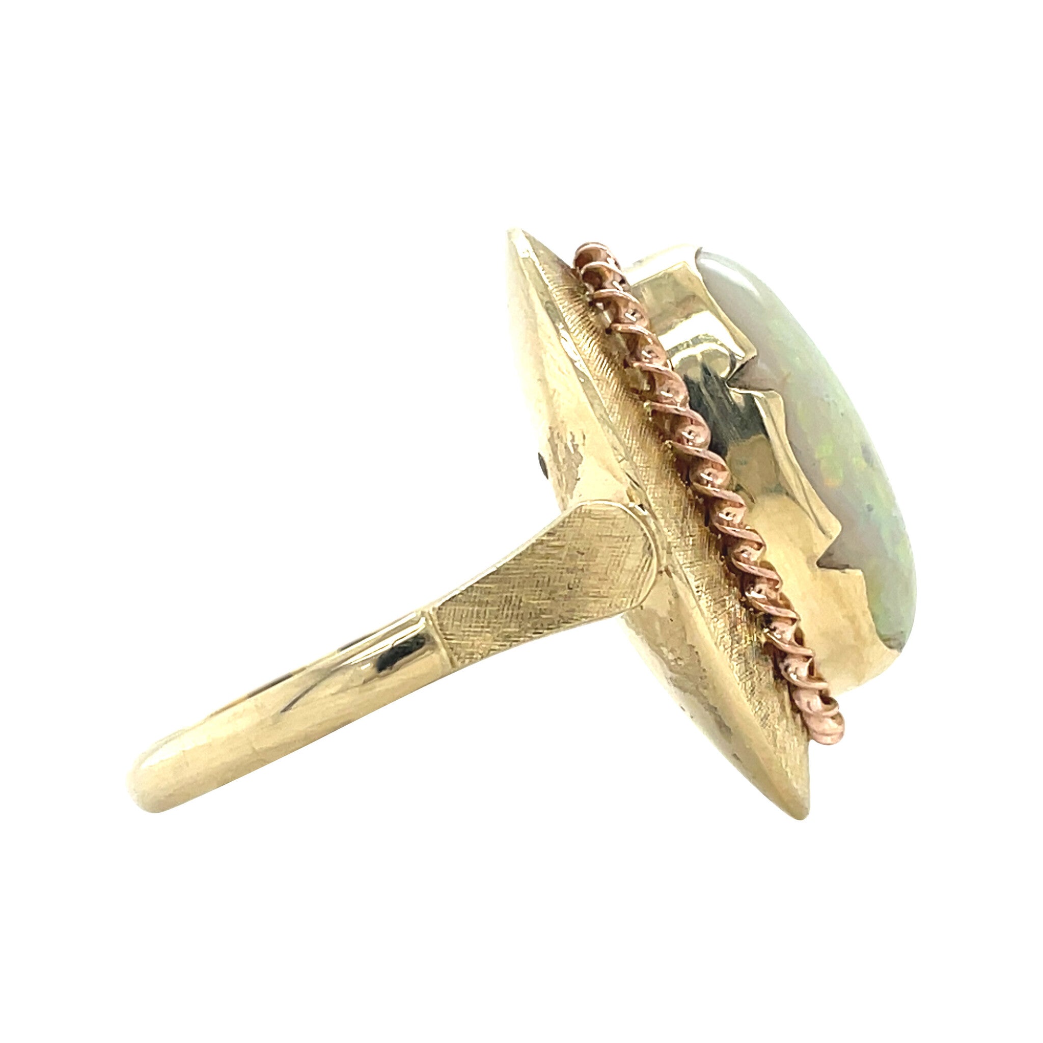 Gold vintage ring with opal 14 kt
