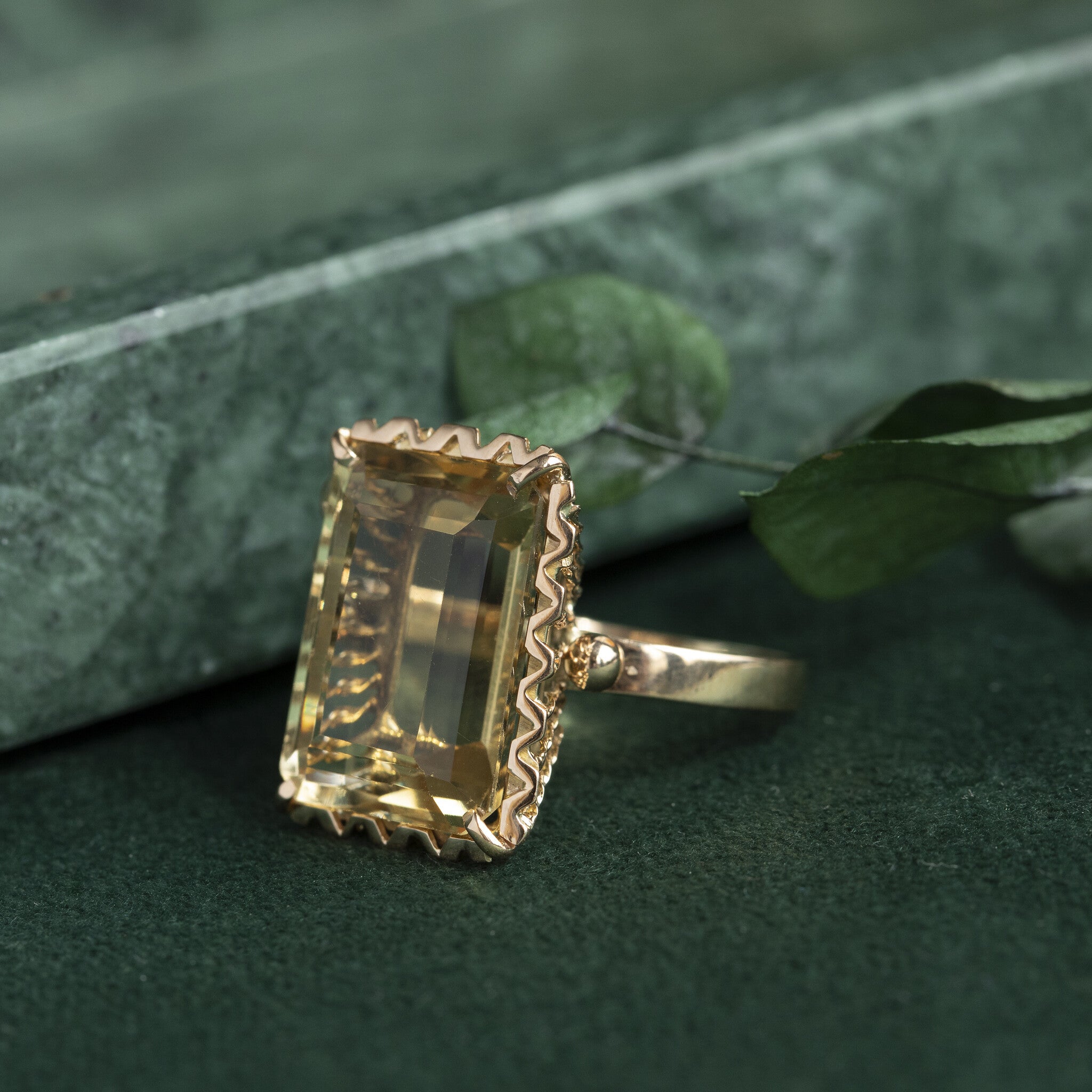18 kt gold ring with citrine
