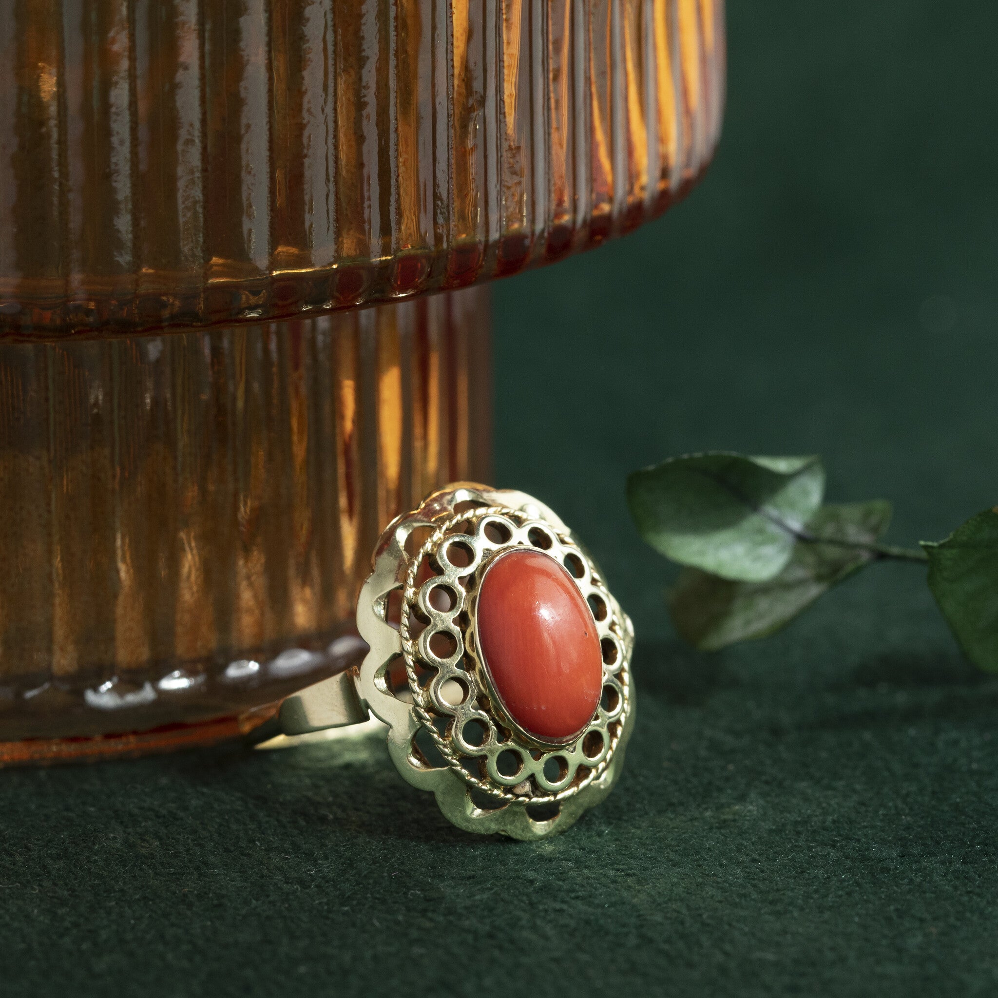 Gouden vintage ring met bloedkoraal 14 kt