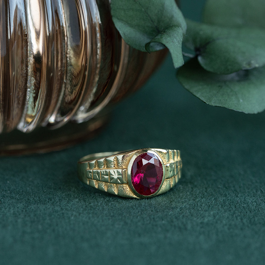 Vintage 18 kt gold ring with ruby