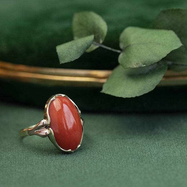 Gouden ring met bloedkoraal 14 krt