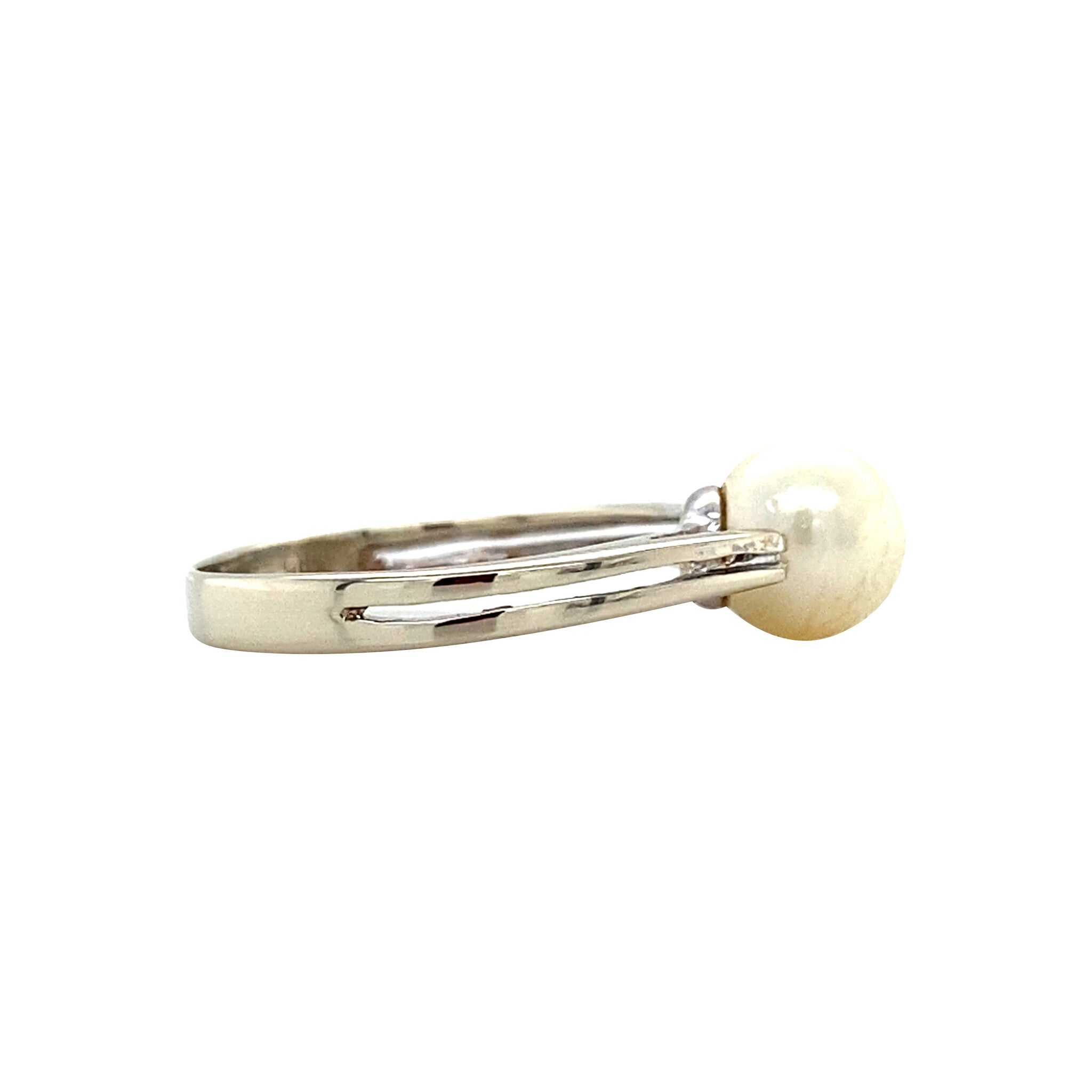 Vintage white gold ring with pearl, 14 kt