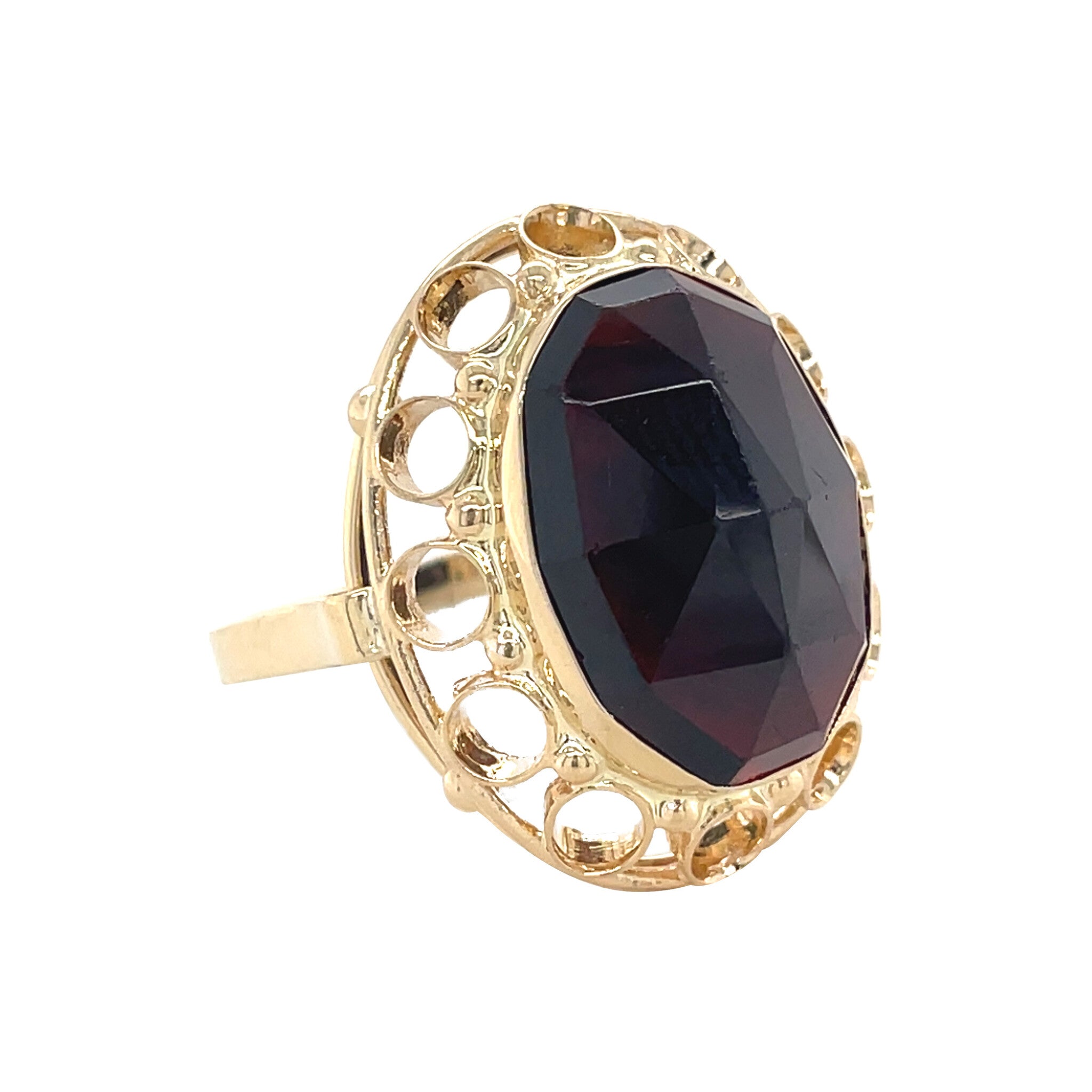 Gold vintage ring with garnet 14 kt