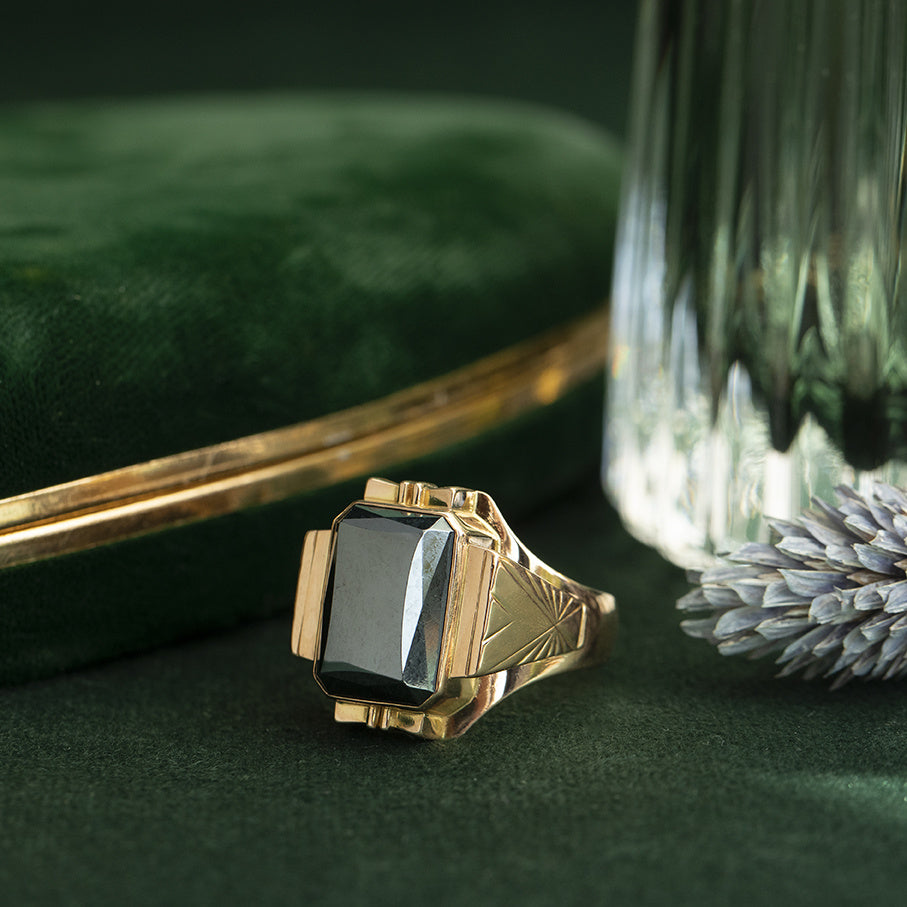 Gold vintage ring with hematite 18 kt