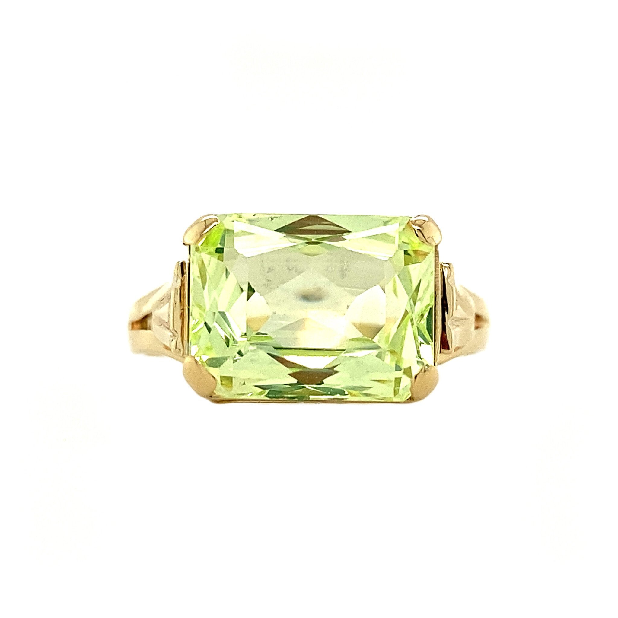 14 kt gold ring with green spinel