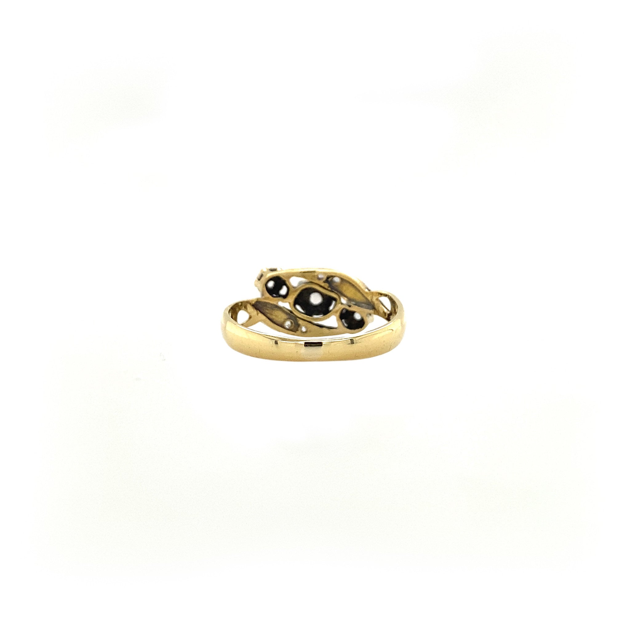 14 kt gold ring with a diamond