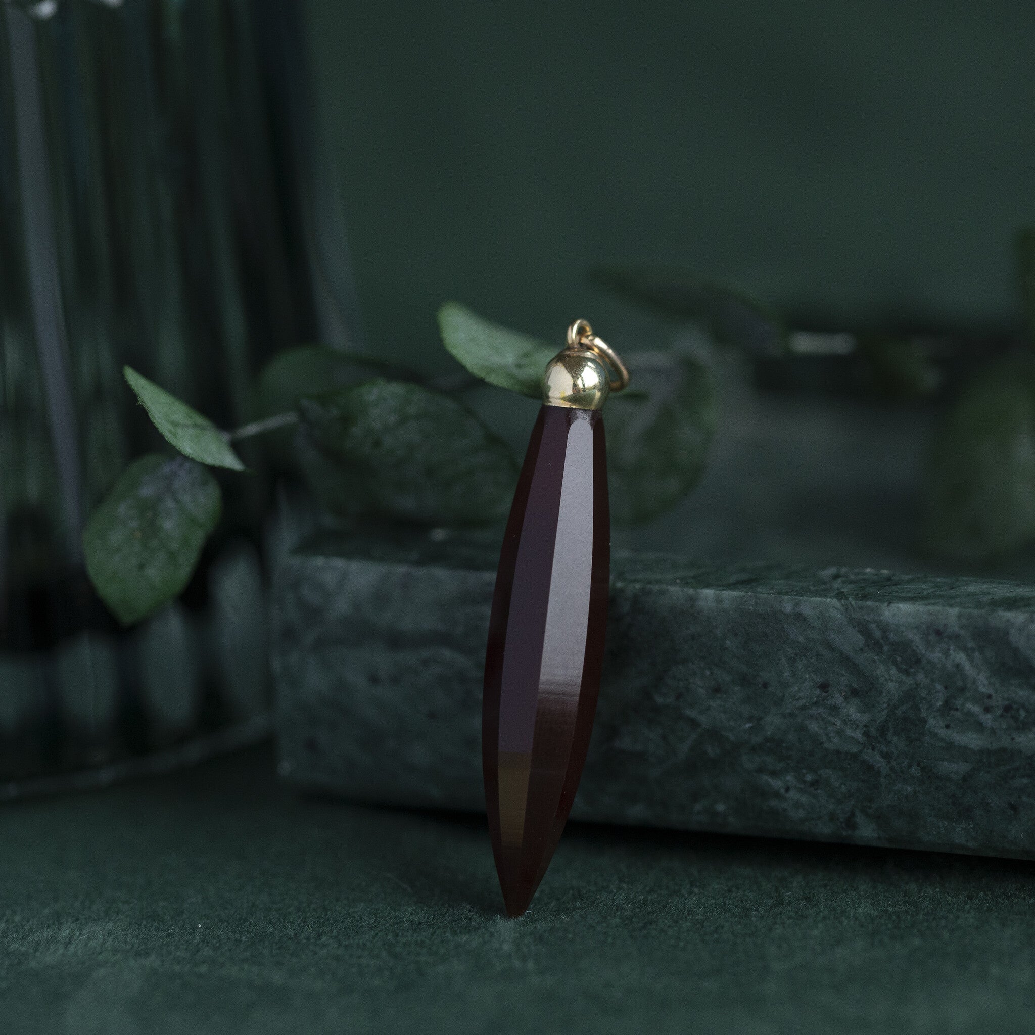 Gouden hanger met carneool 14 krt