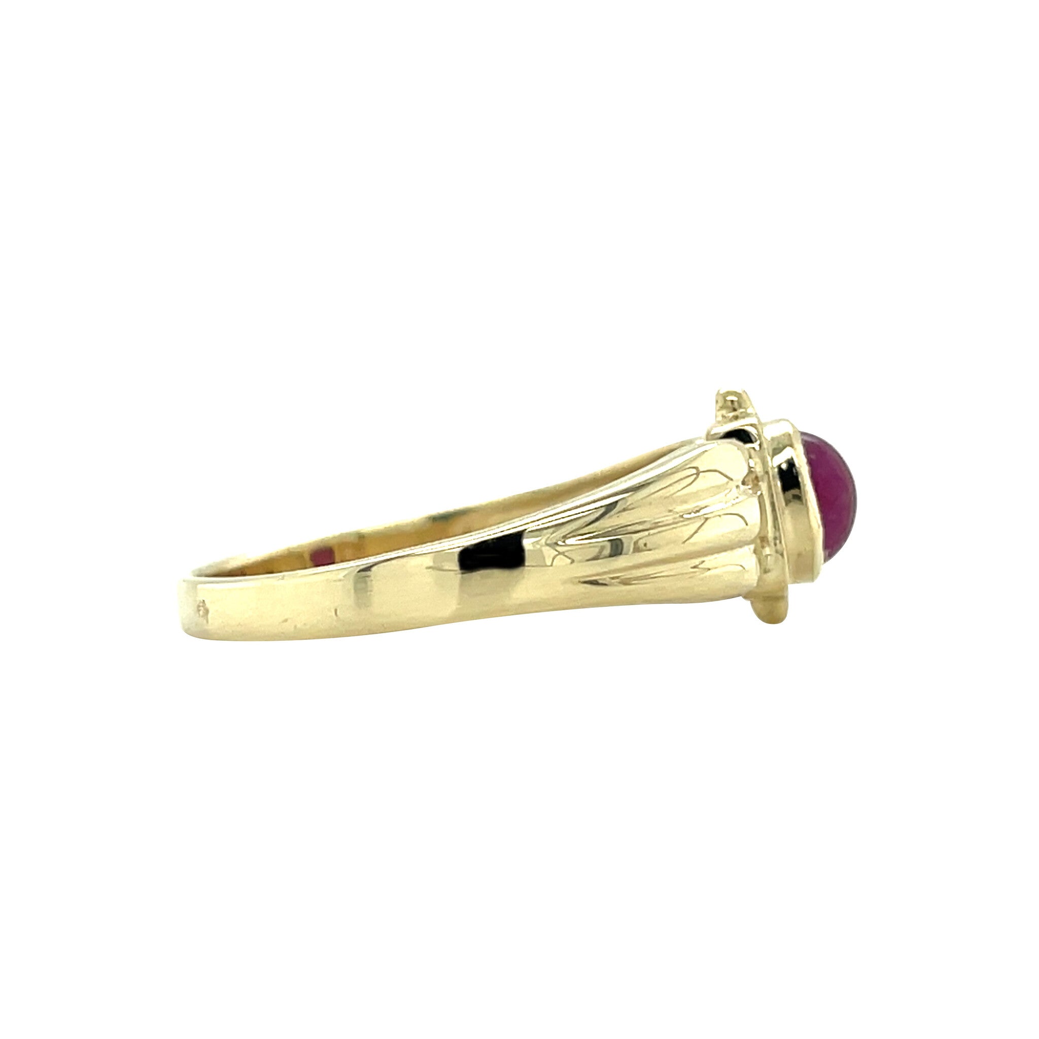 Vintage 14 kt gold ring with ruby