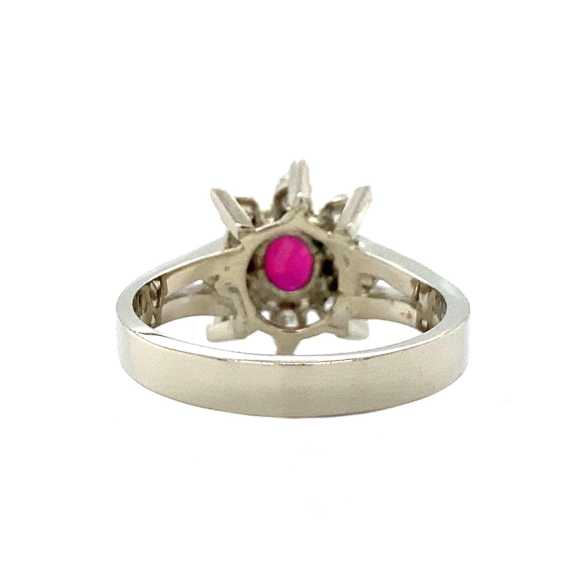 White gold entourage ring with ruby and diamond 18 kt