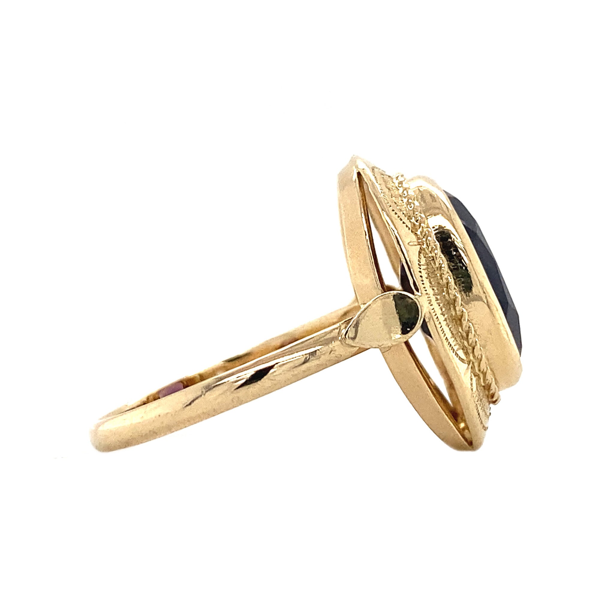 14 kt gold ring with amethyst