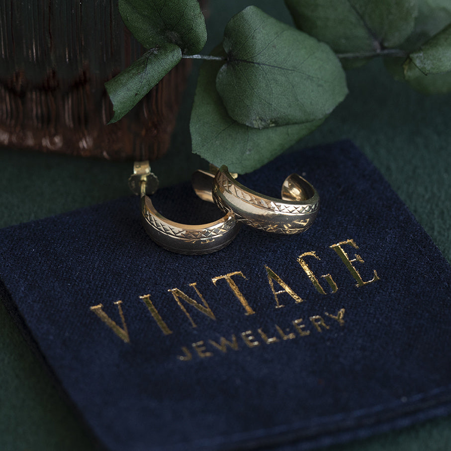 Golden vintage smooth earrings 14 kt