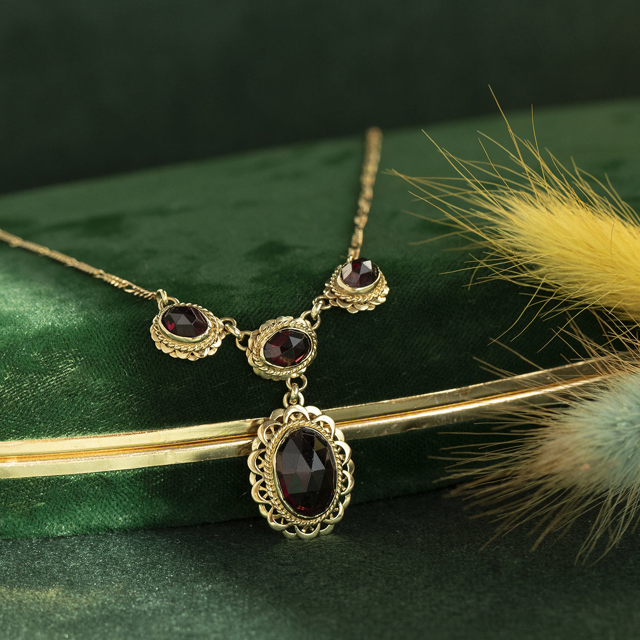 Gouden collier figaro met hanger met granaat 41 cm 14 krt