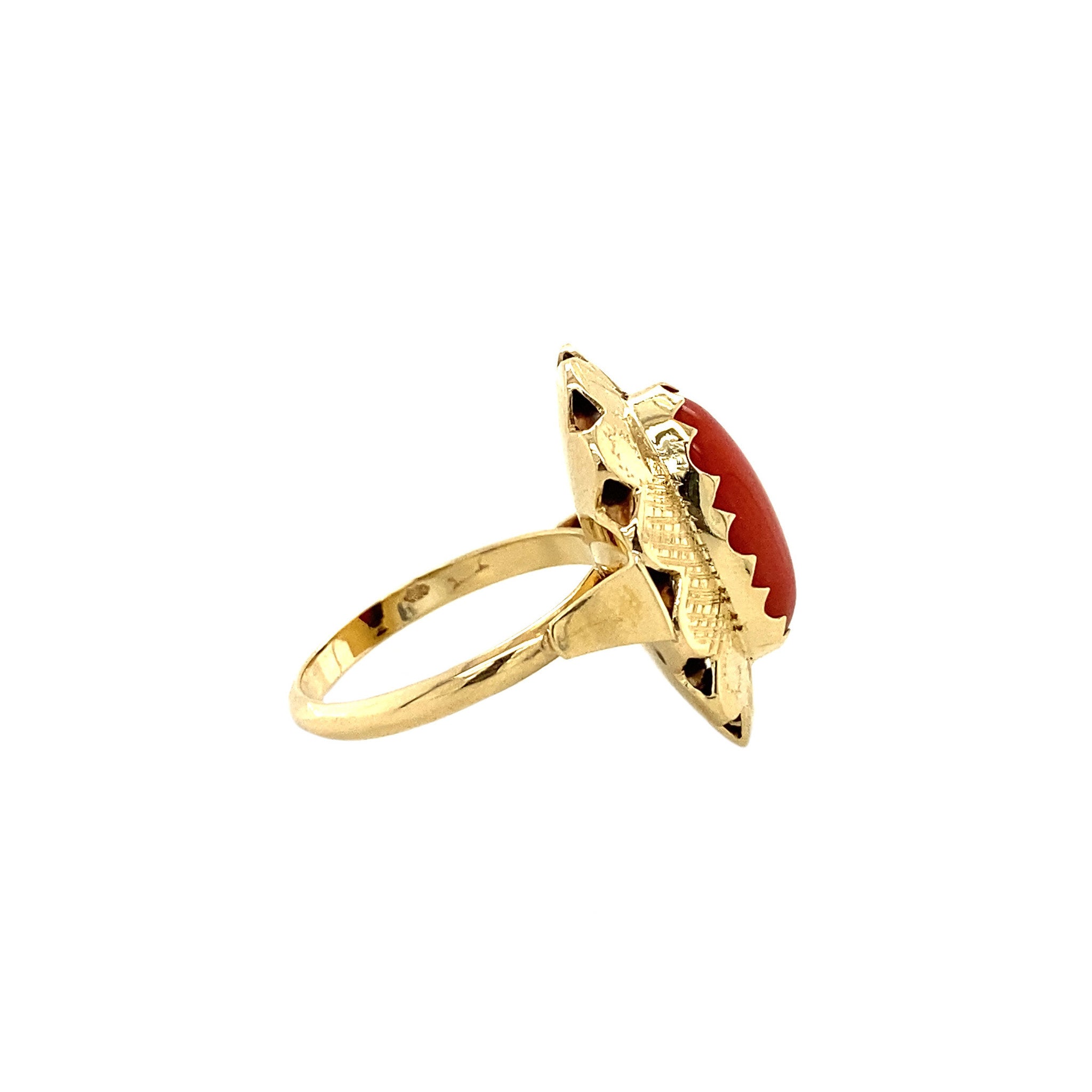 14 kt gold ring with blood coral