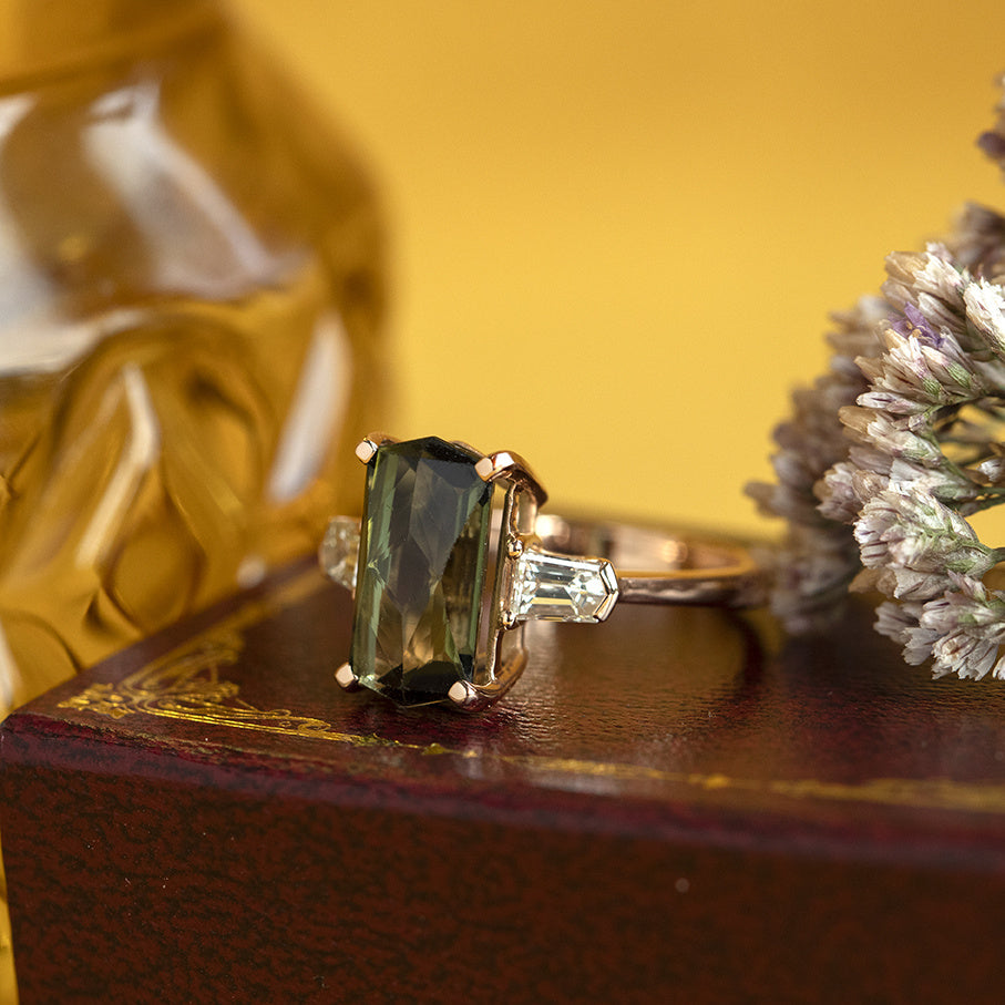 Rose-gold vintage ring with tourmaline and diamond 18 kt