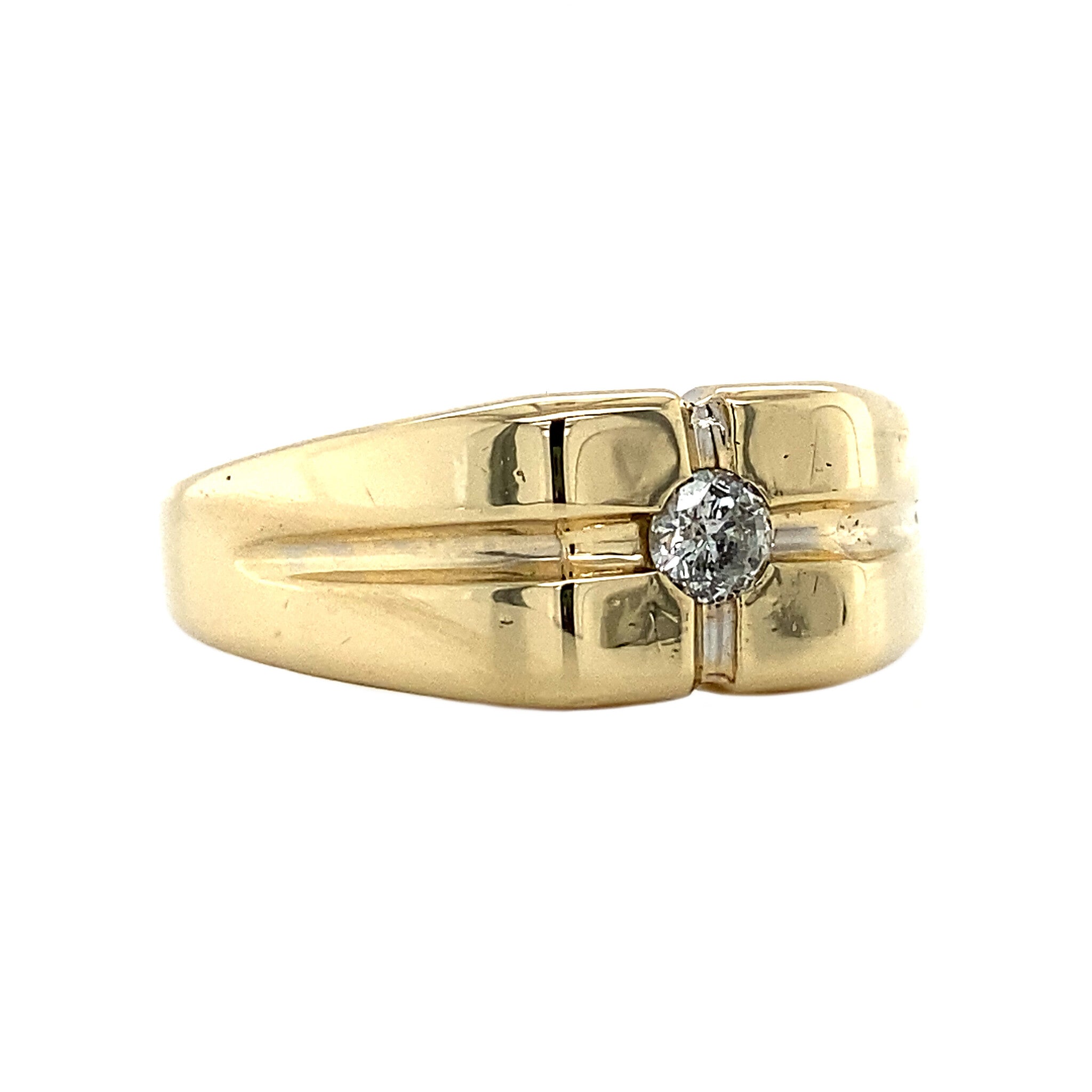 14 kt gold ring with diamond