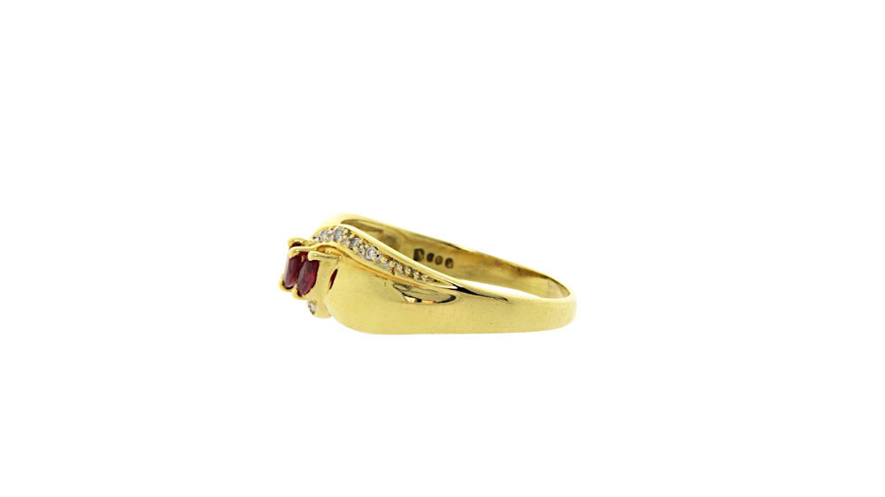 Gold ring with ruby and diamond 18 krt