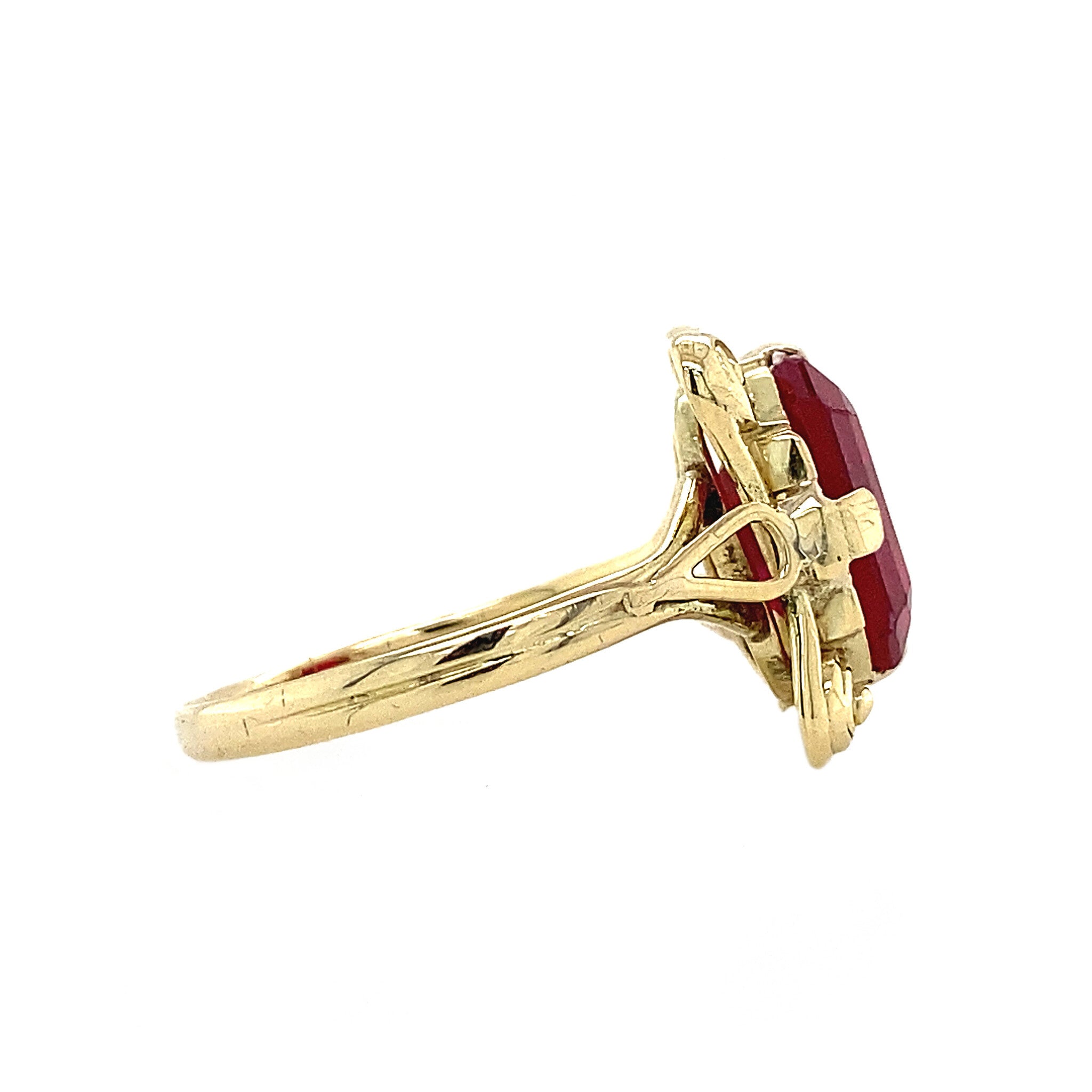 14 kt gold ring with ruby