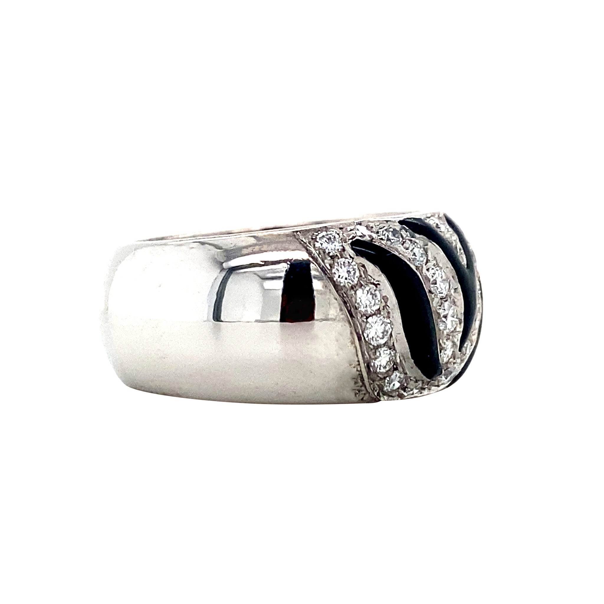 Witgouden ring met emaille en diamant 18 krt