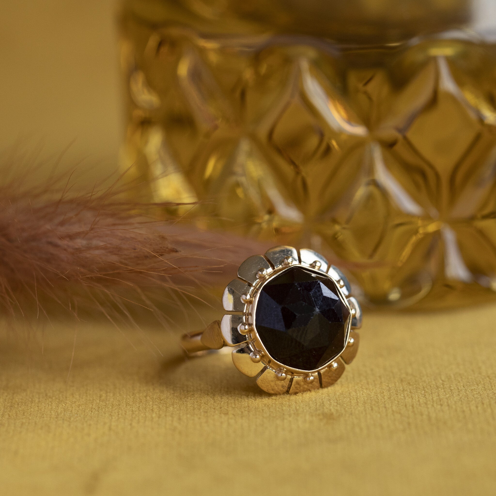 Gouden ring met granaat 14 krt