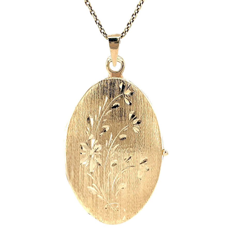Vintage 18 kt gold locket with engraving