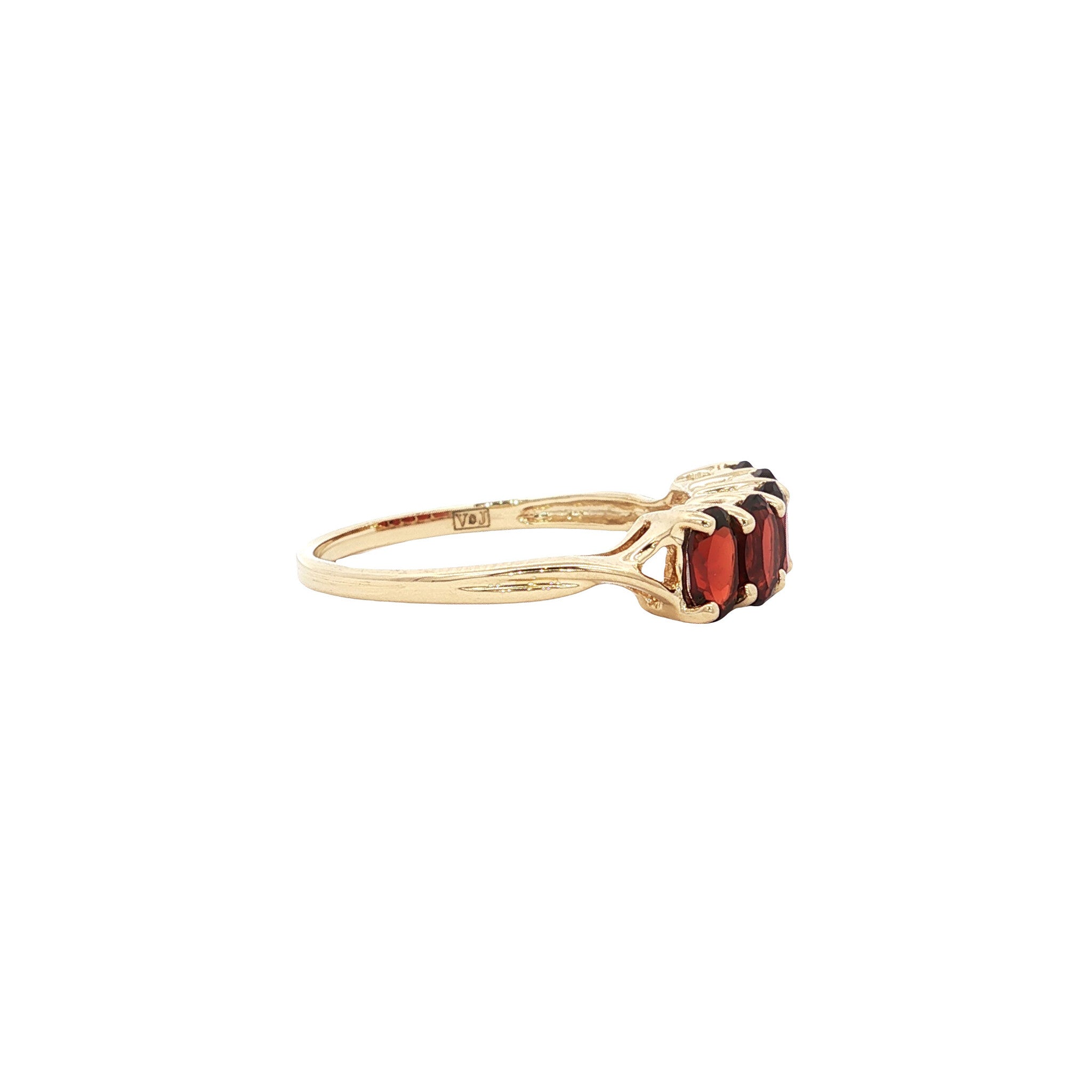 Garnet ring, 9 kt