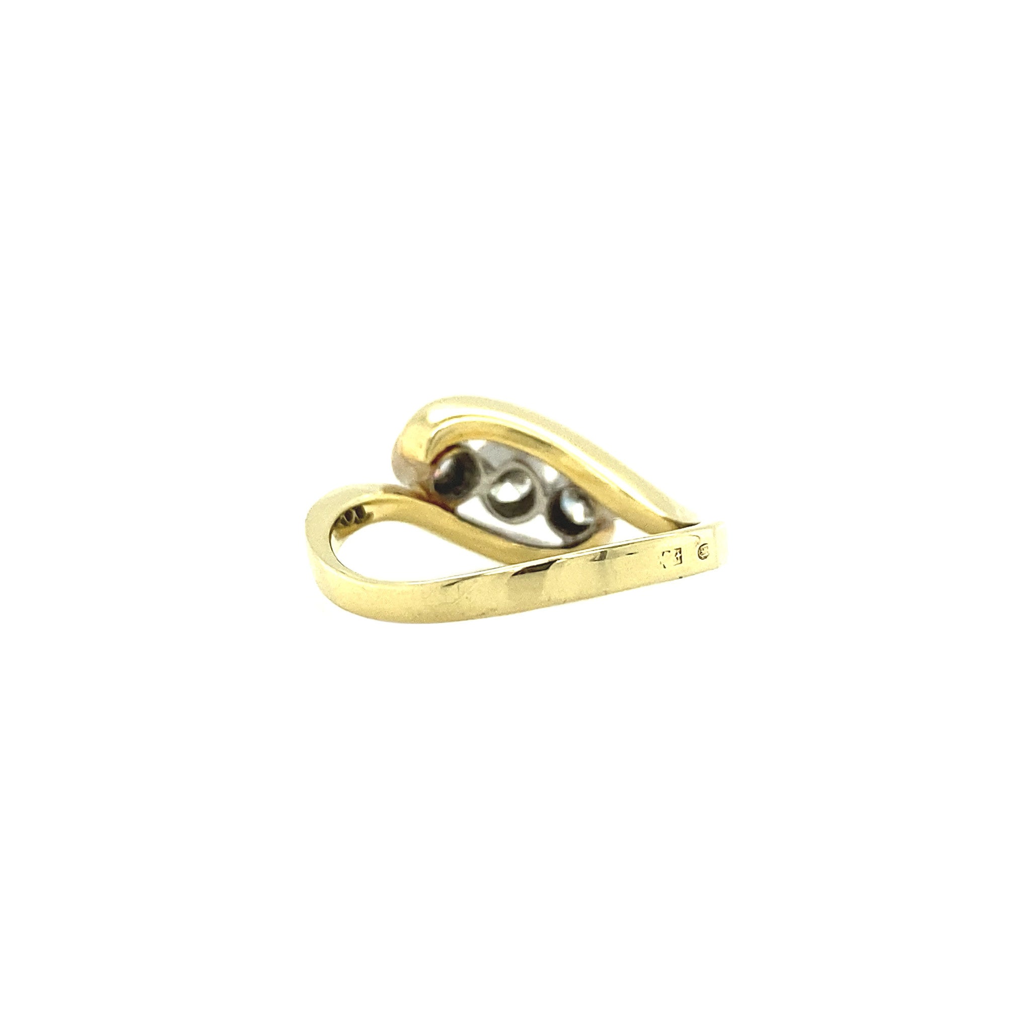 14 kt gold hammered ring with diamond