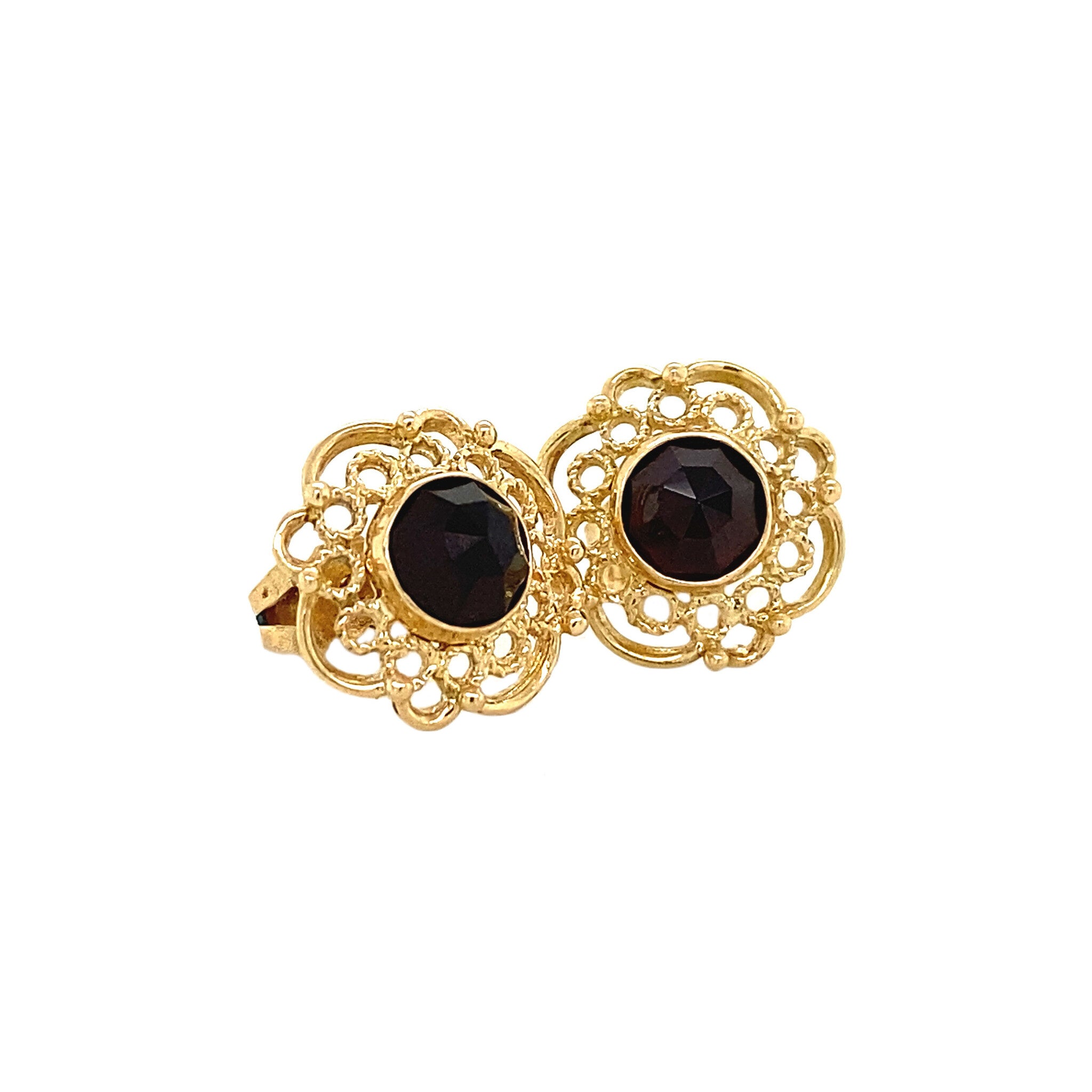 Gold stud earrings with garnet, 14 kt