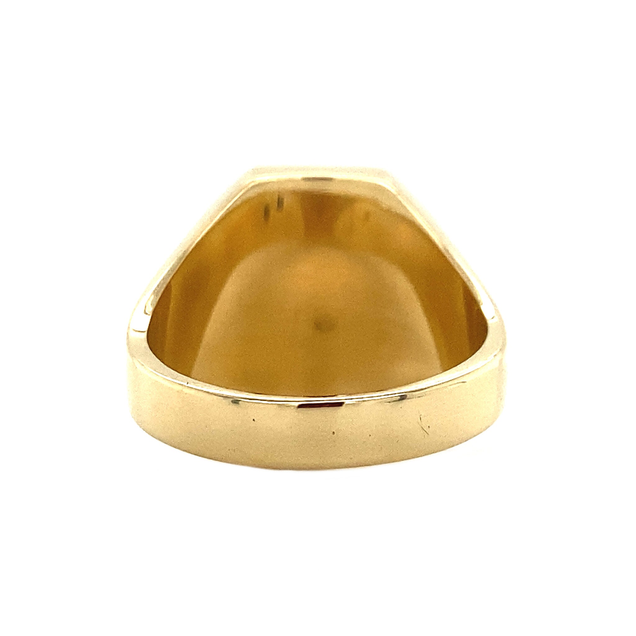 Gold signet ring with onyx 14 krt