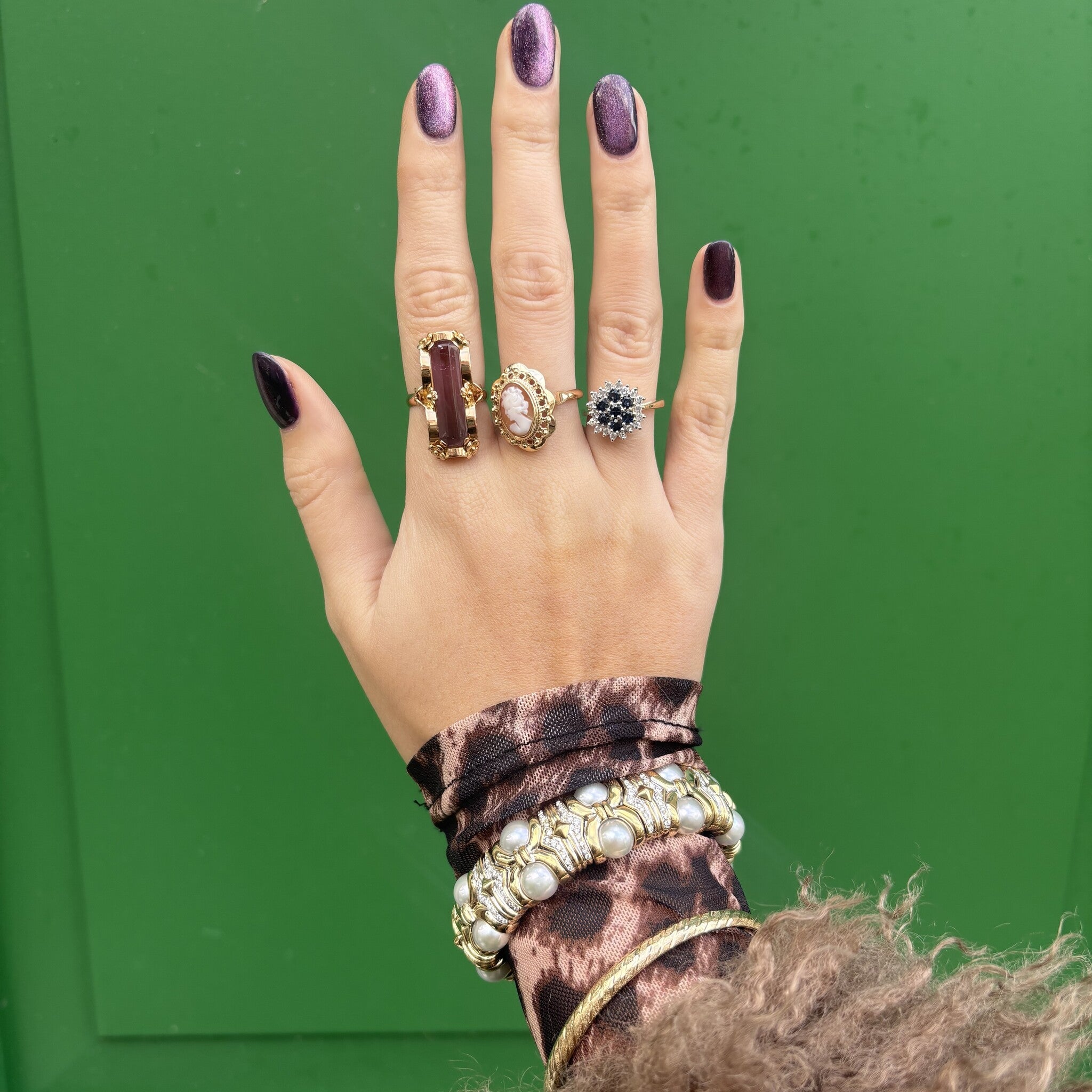 Geelgouden vintage bangle met parel en diamant 18 krt