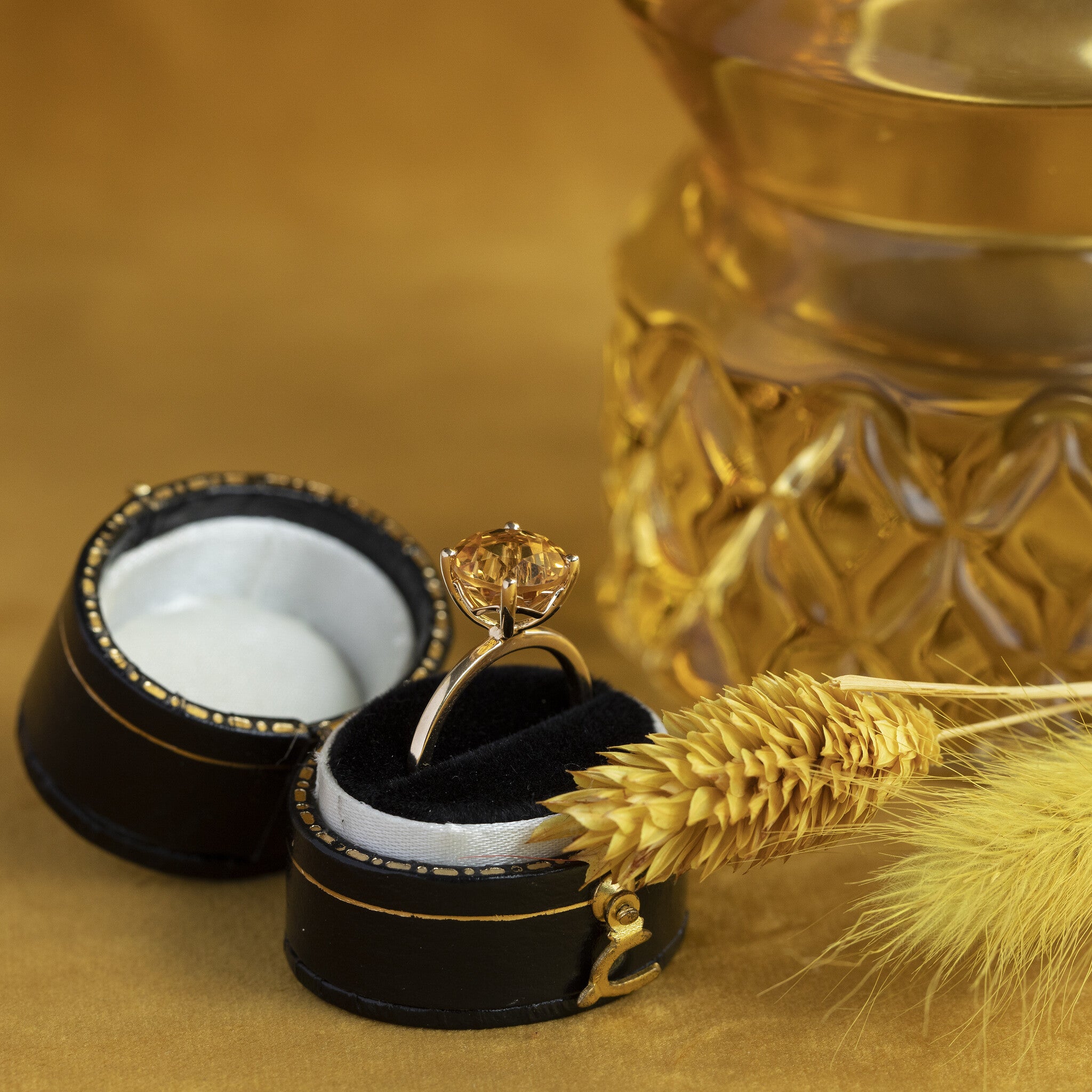 14 kt gold solitaire ring with citrine