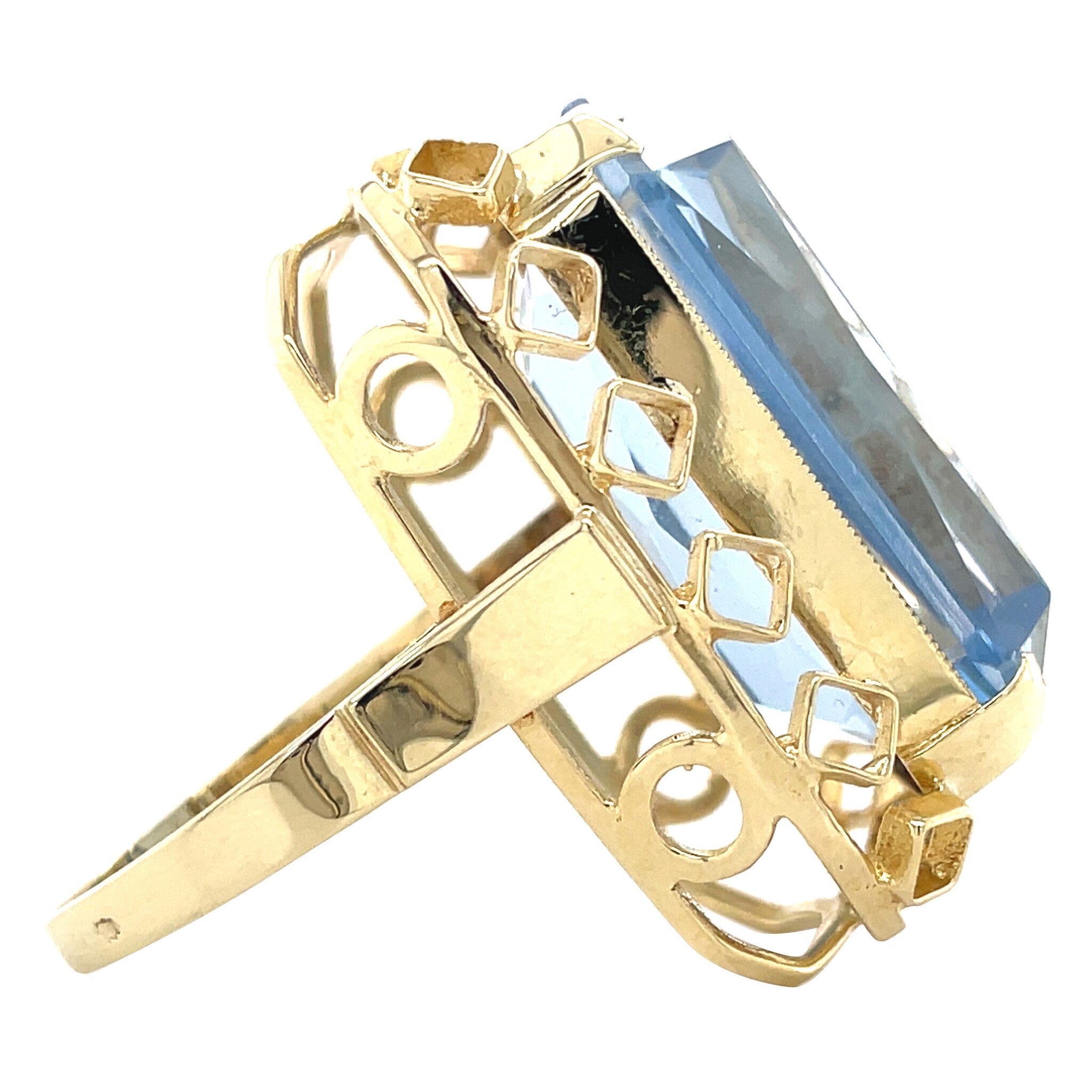 Golden vintage ring with spinel 14 kt
