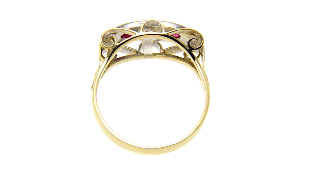 Gold art deco ring with ruby and diamond 14 krt