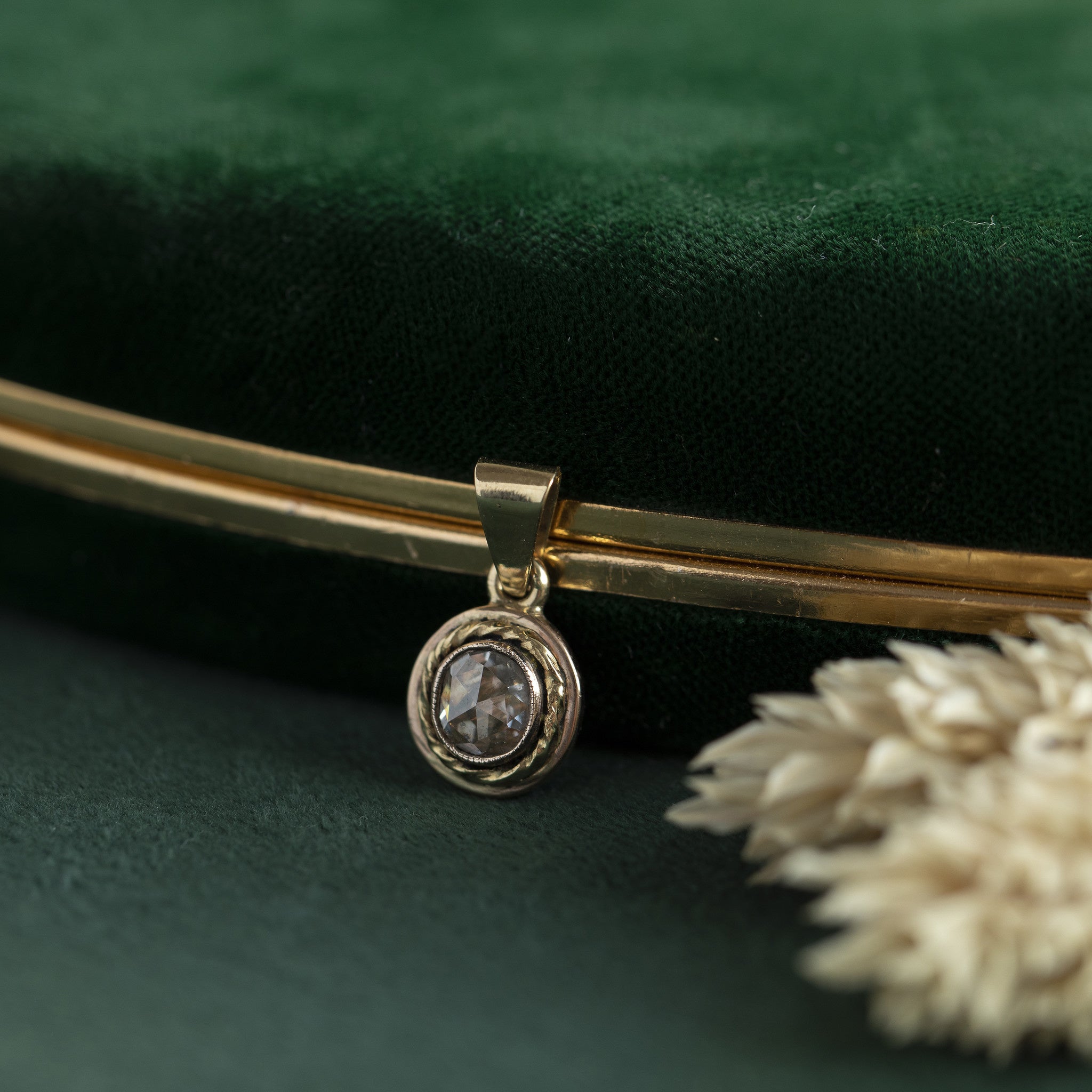 Hanger met roosdiamant 8 krt