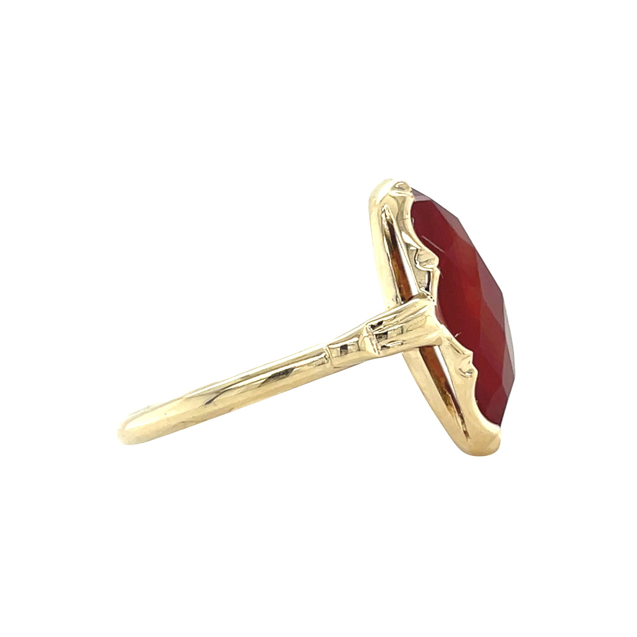 Gold vintage ring with carnelian 14 kt