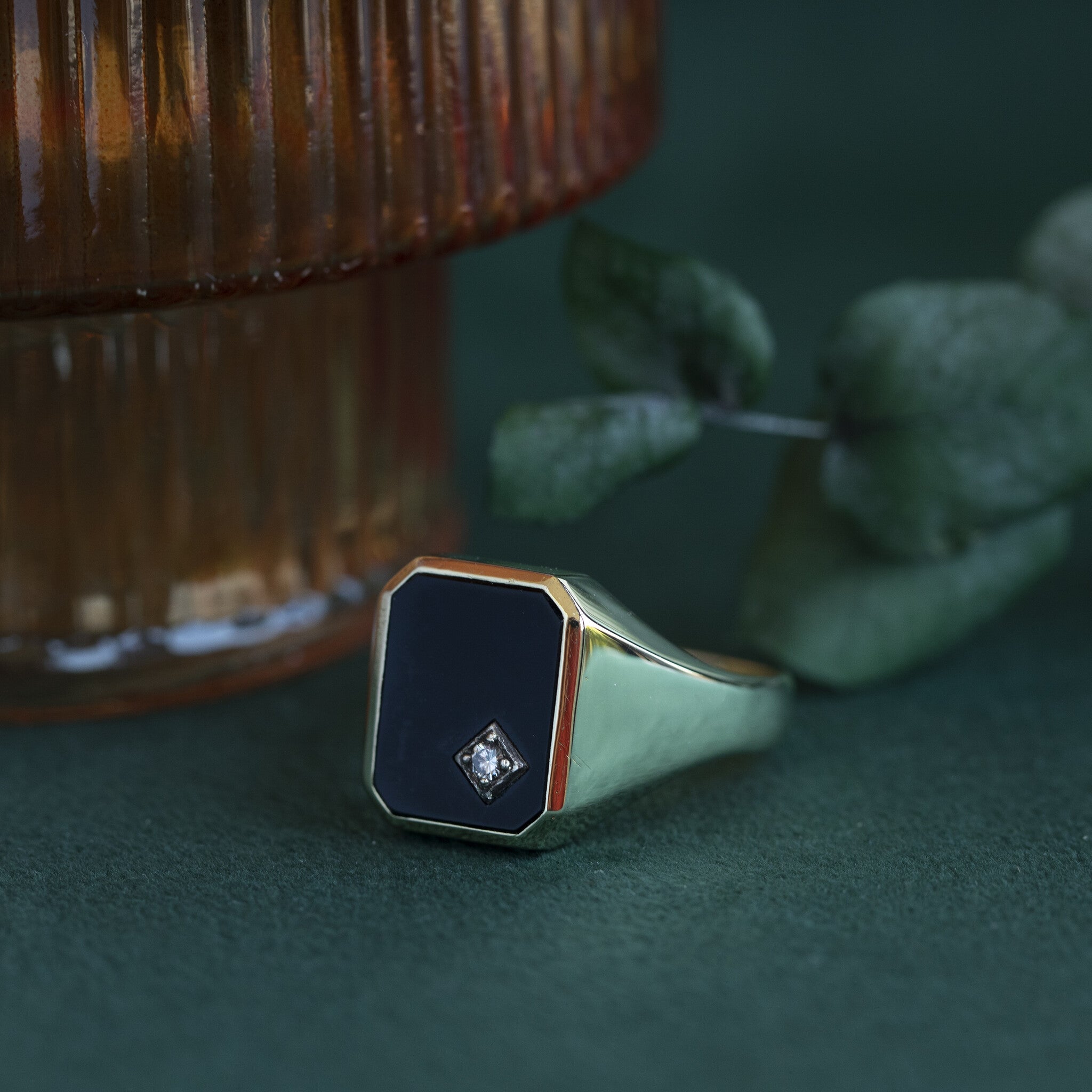 Gold signet ring with onyx and diamond, 14 kt
