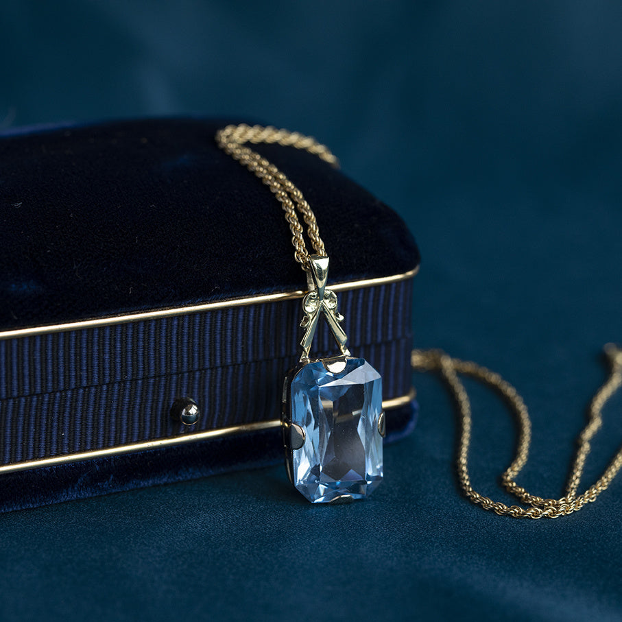 Gouden hanger met blauwe spinel 14 krt