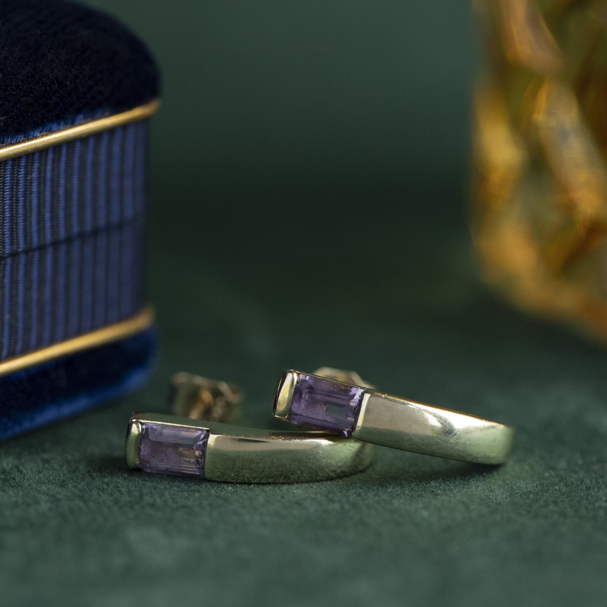 14 kt gold earrings with amethyst