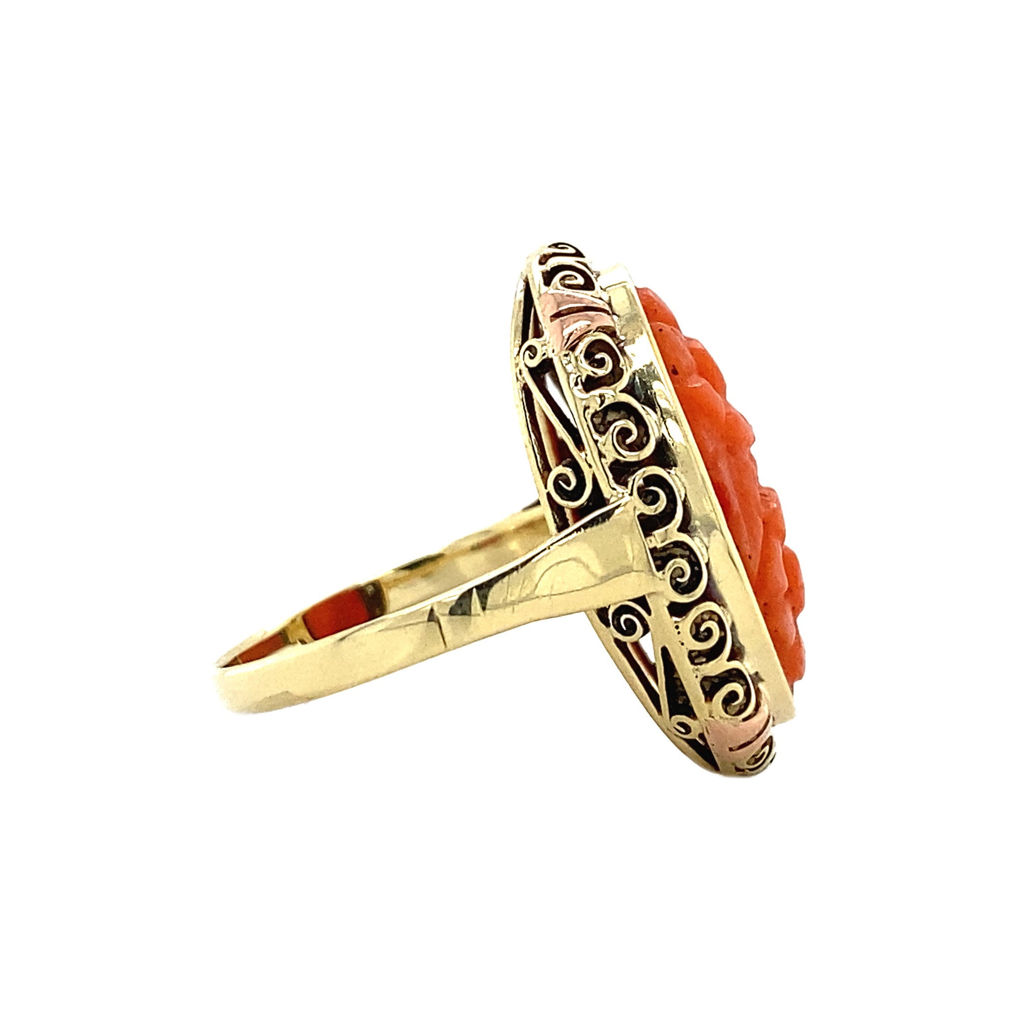 14 kt gold ring with blood coral